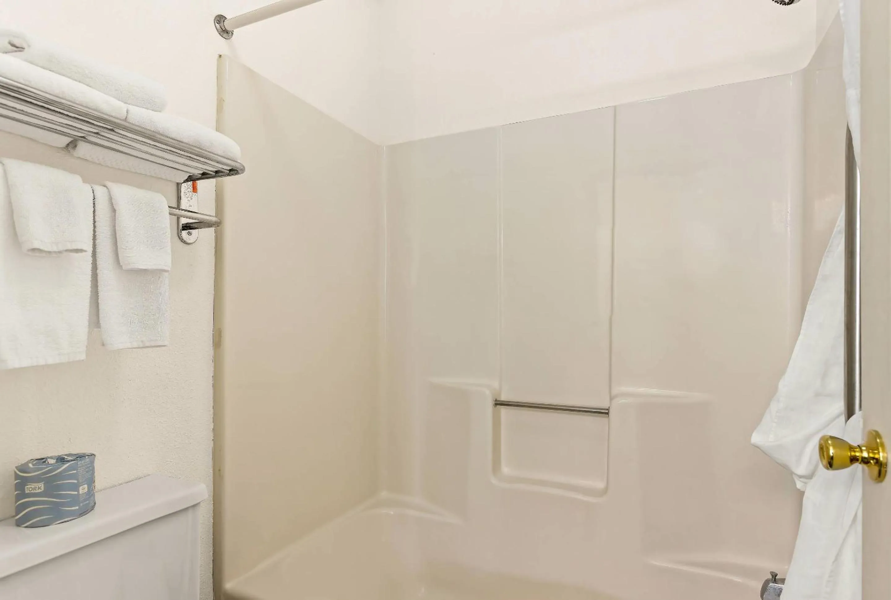 Bedroom in Quality Inn Traverse City