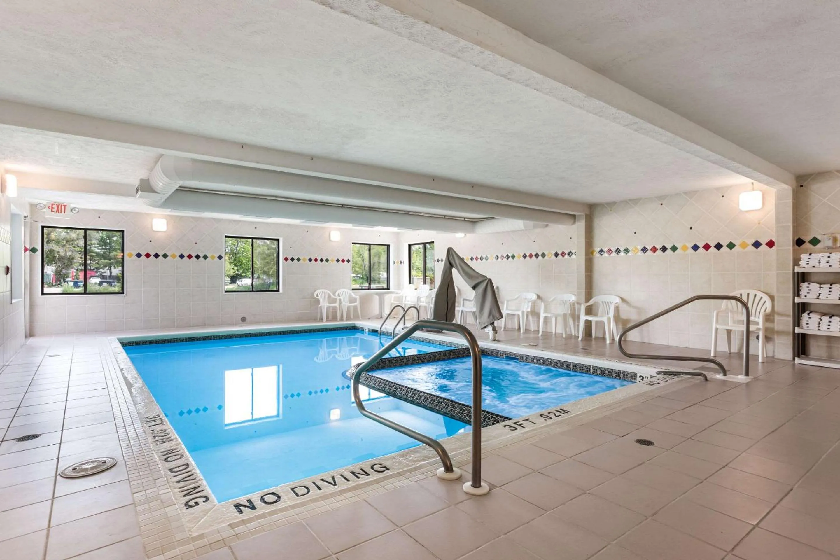 Swimming pool in Quality Inn Traverse City