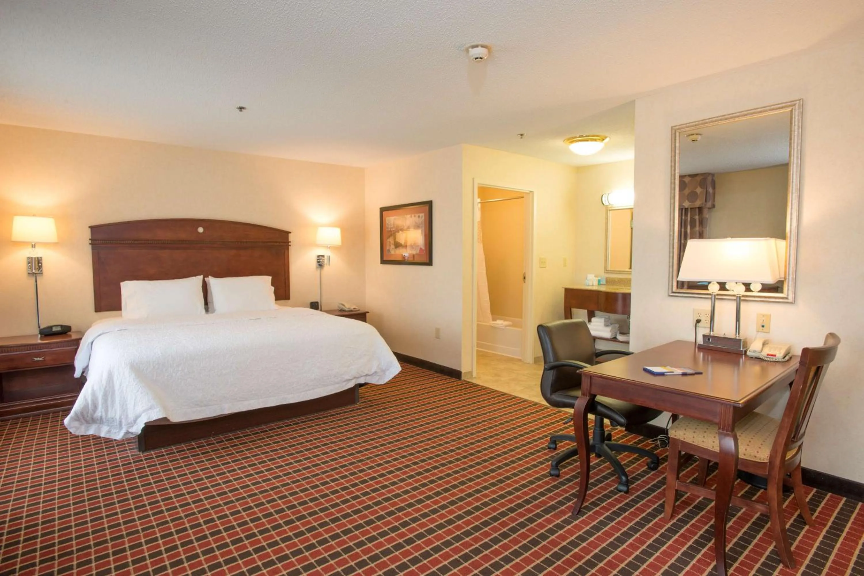 Bedroom, Bed in Hampton Inn & Suites Dayton-Airport