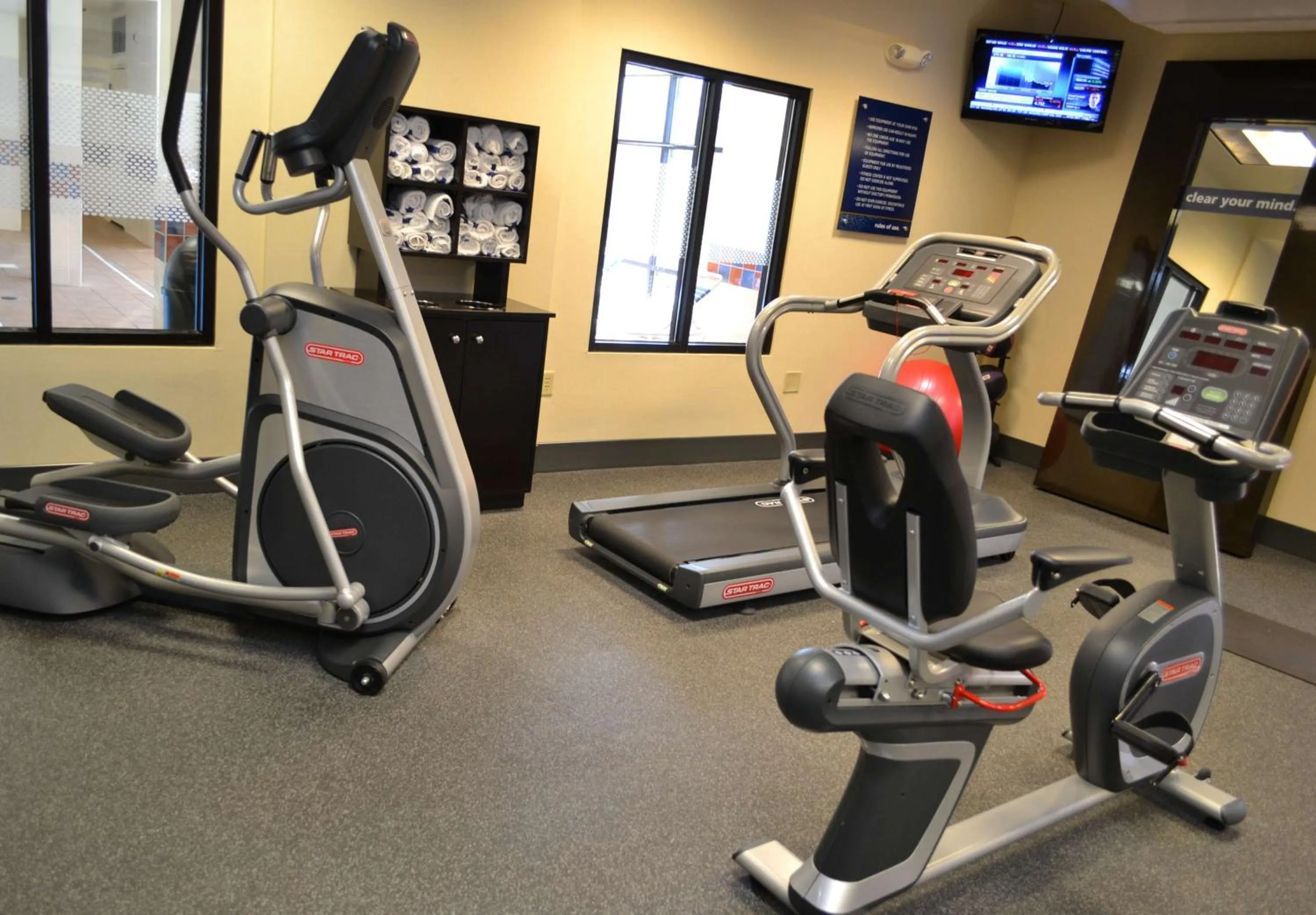 Fitness centre/facilities in Hampton Inn & Suites Dayton-Airport