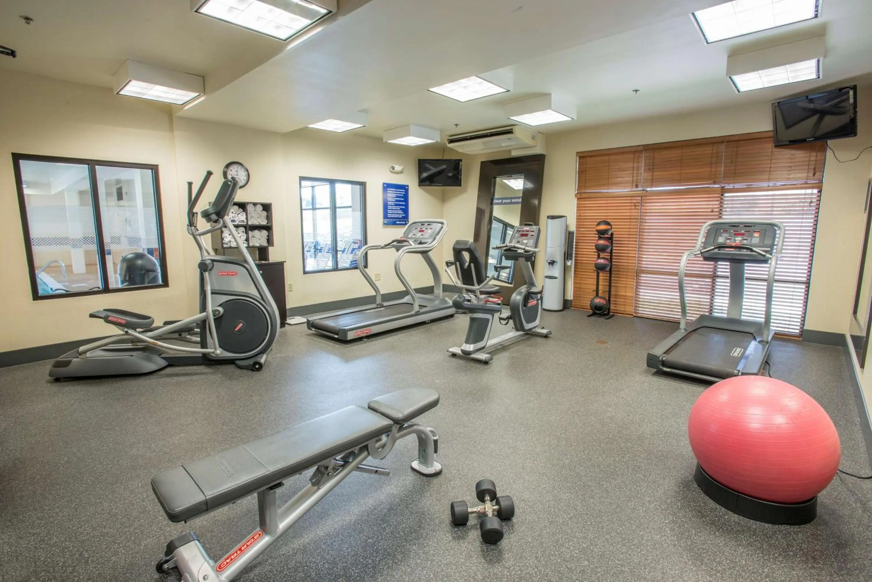 Fitness centre/facilities in Hampton Inn & Suites Dayton-Airport