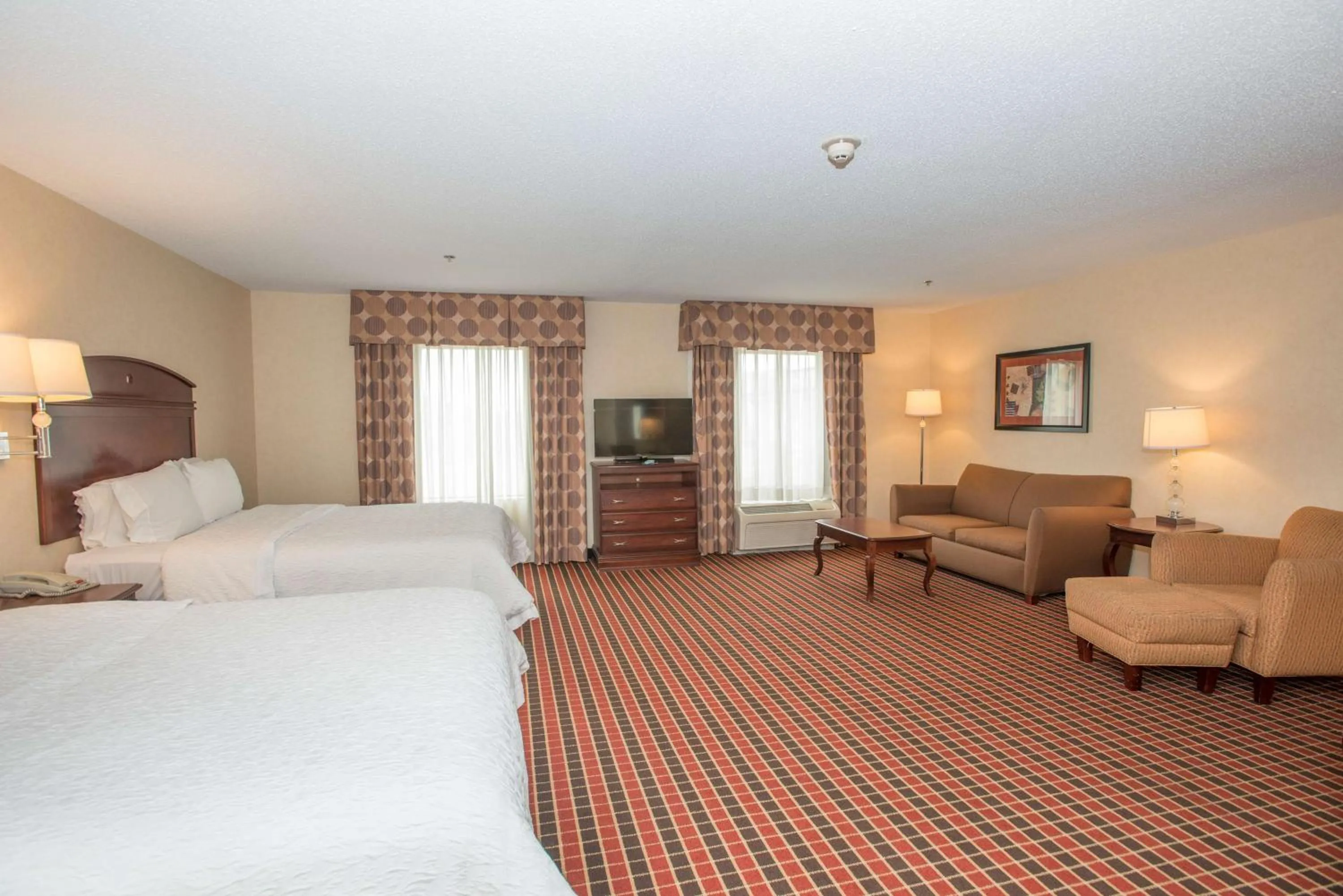 Bedroom, Bed in Hampton Inn & Suites Dayton-Airport
