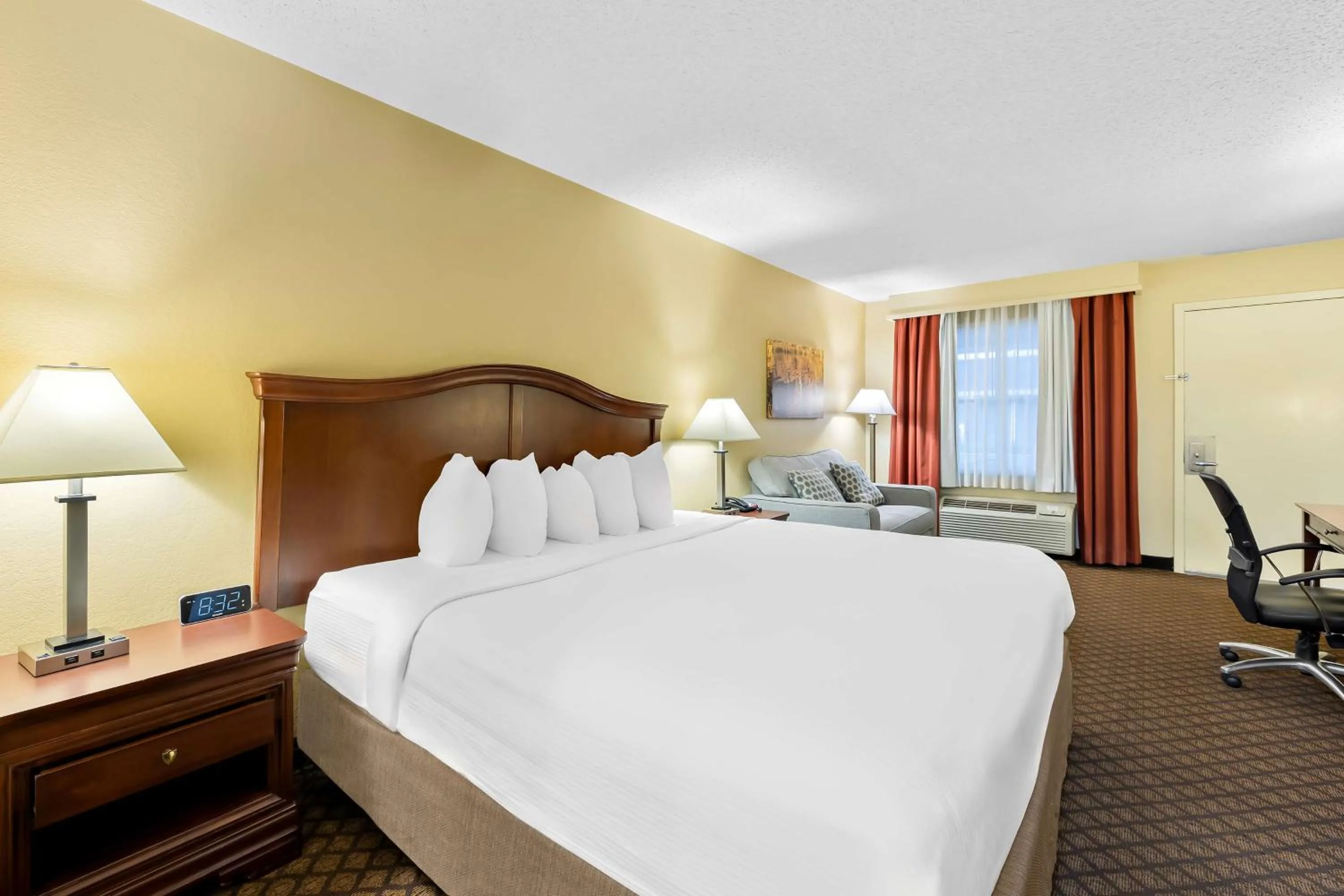 Bedroom, Bed in Best Western Coach House