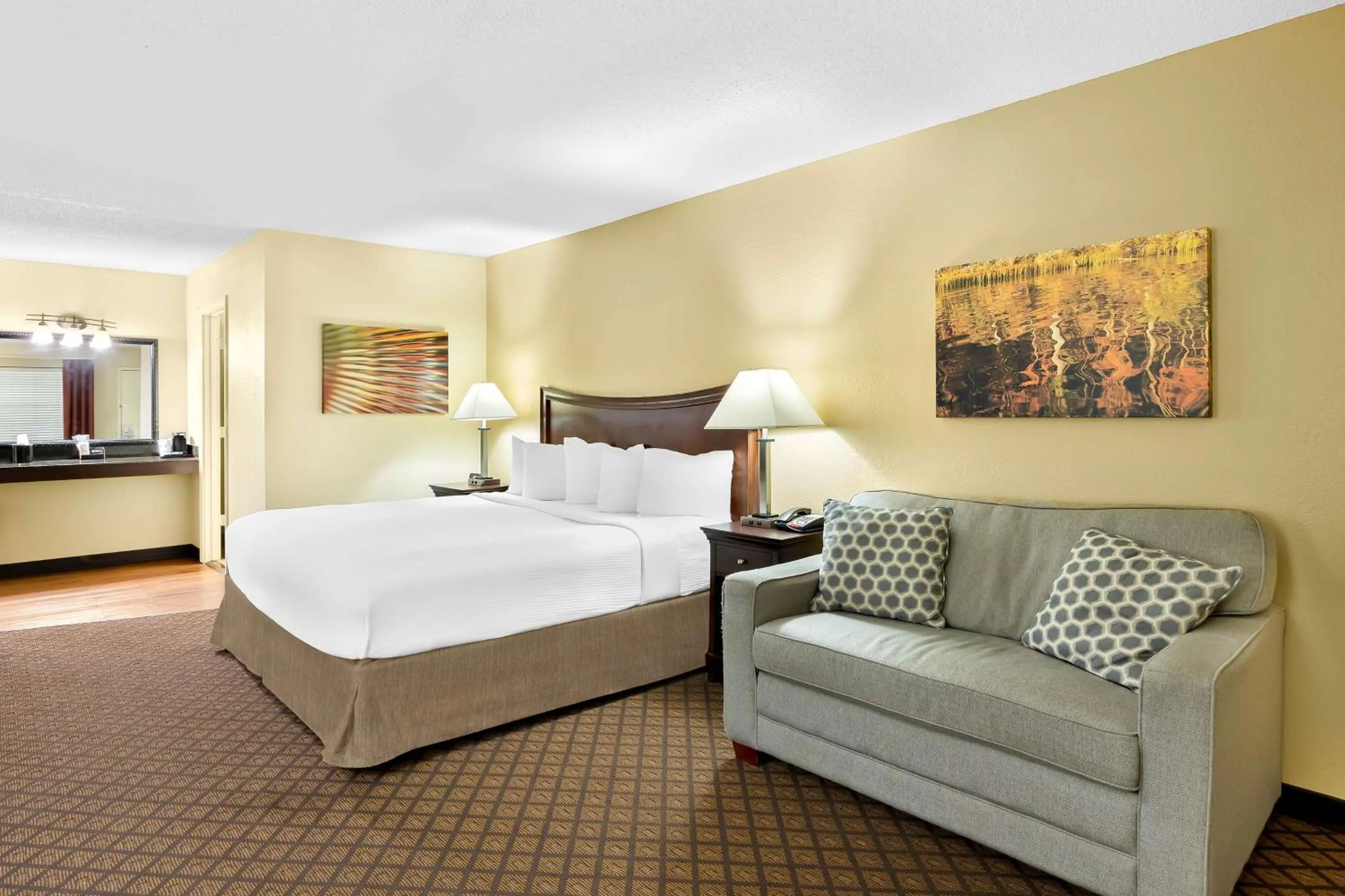 Bedroom, Bed in Best Western Coach House