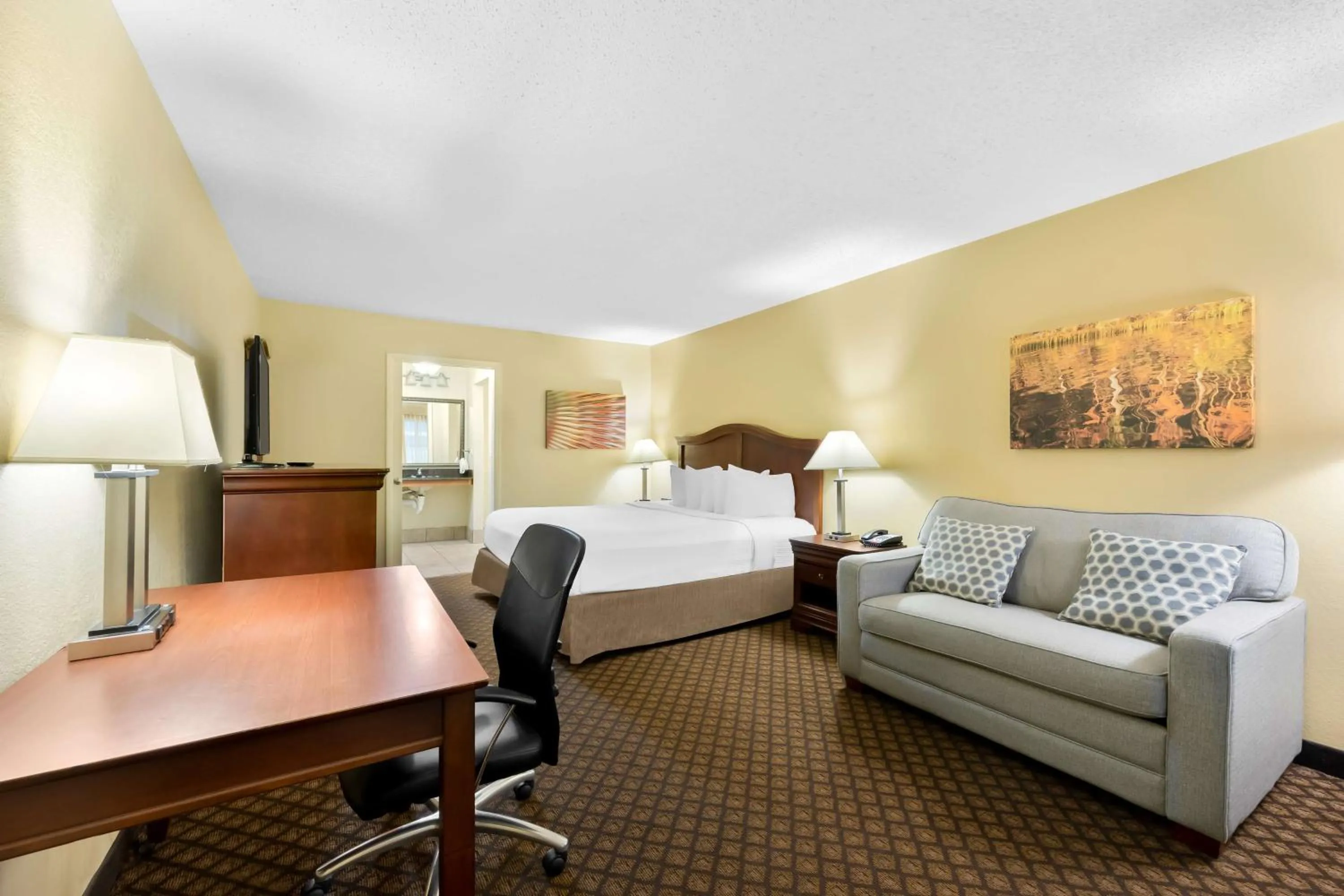 Bedroom, Bed in Best Western Coach House