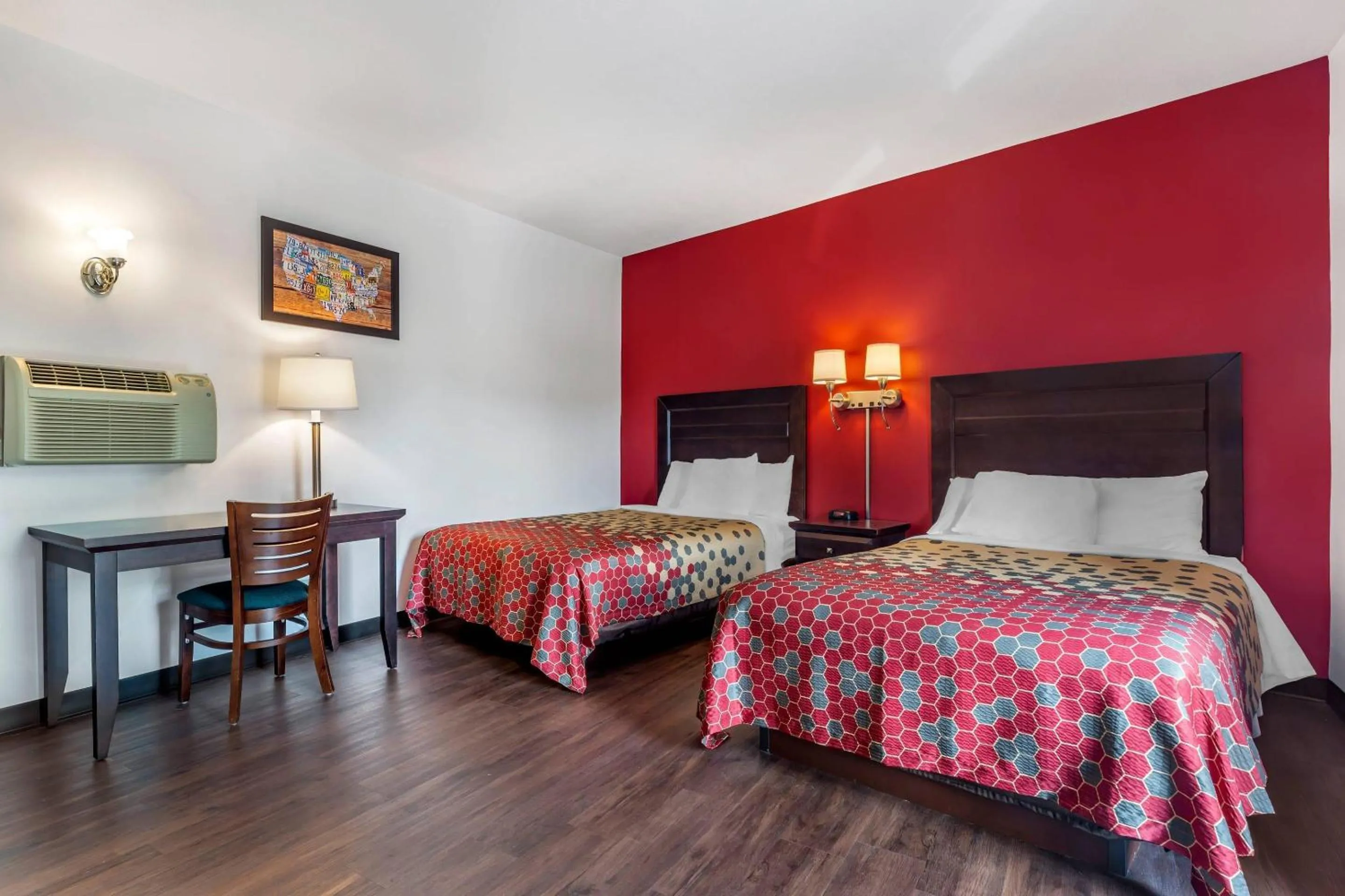 Bedroom, Bed in Econo Lodge Lee - Great Barrington