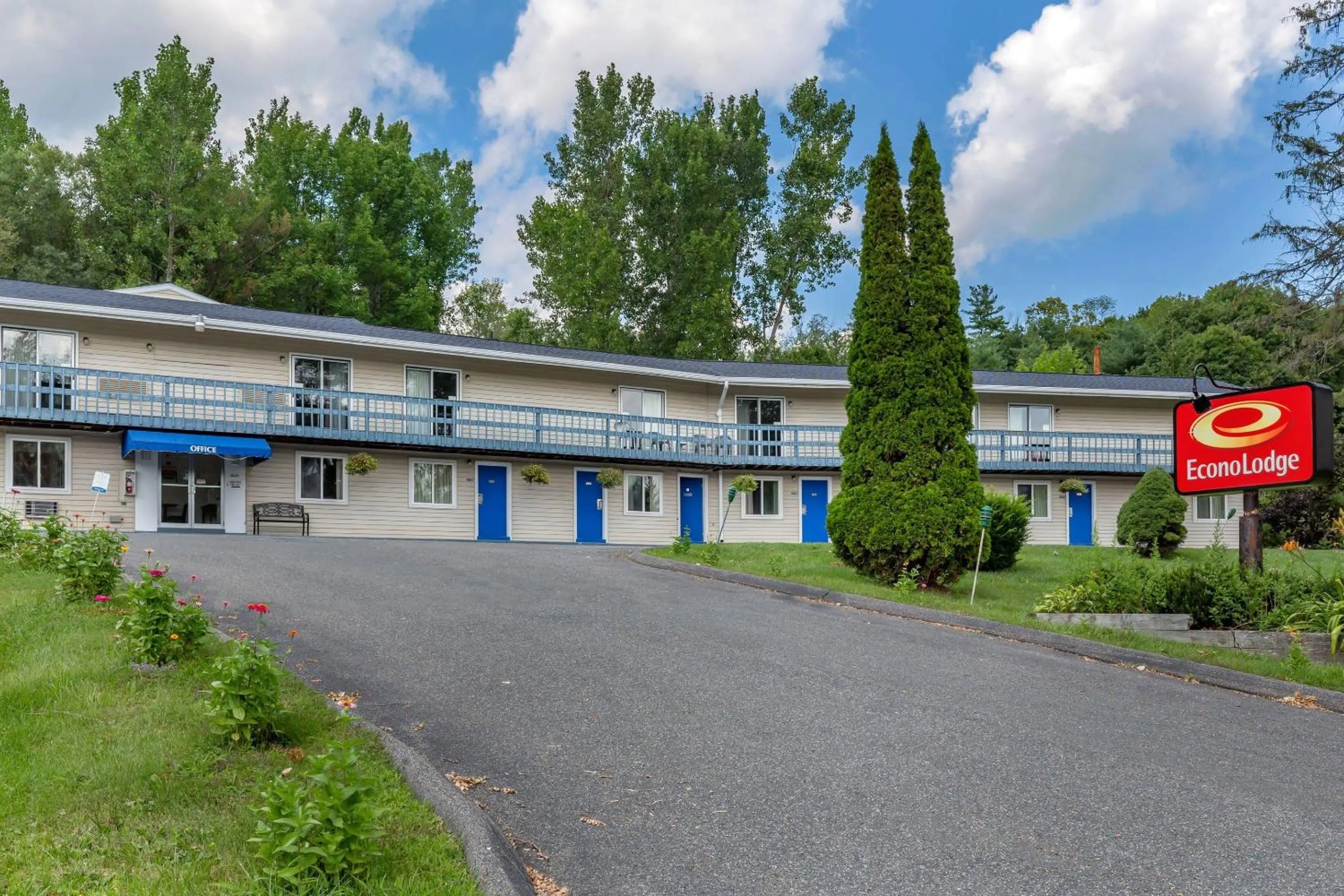 Property building in Econo Lodge Lee - Great Barrington