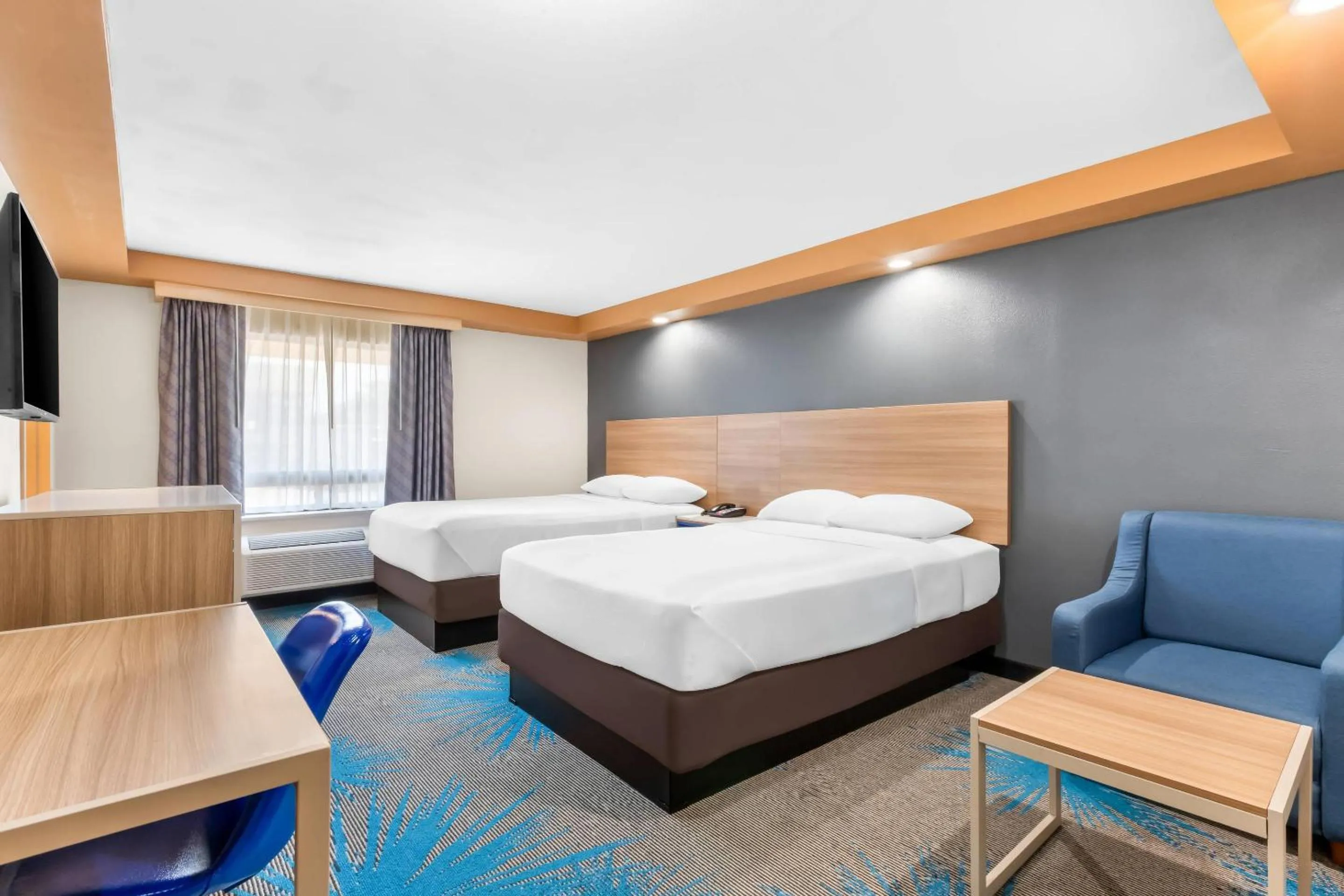 Bedroom, Bed in Econo Lodge Woodbridge