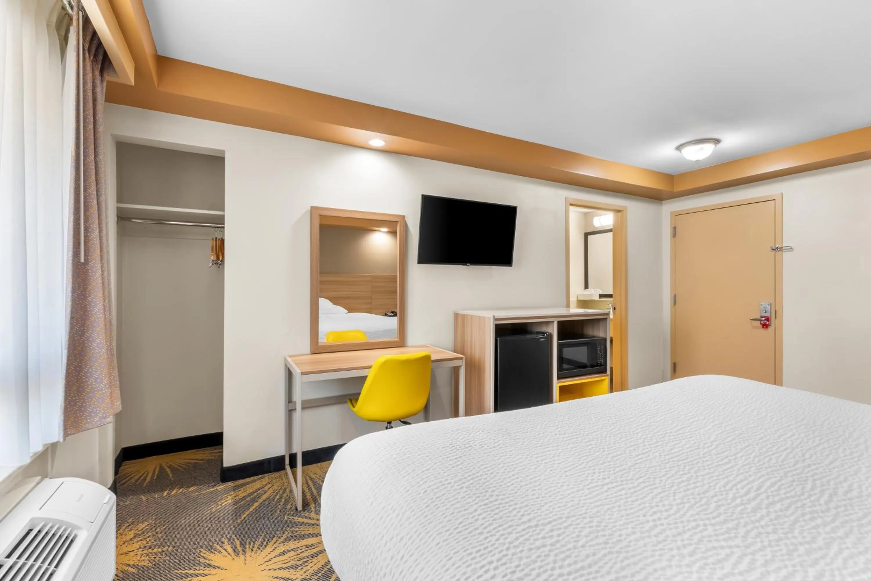 Bed in Econo Lodge Woodbridge