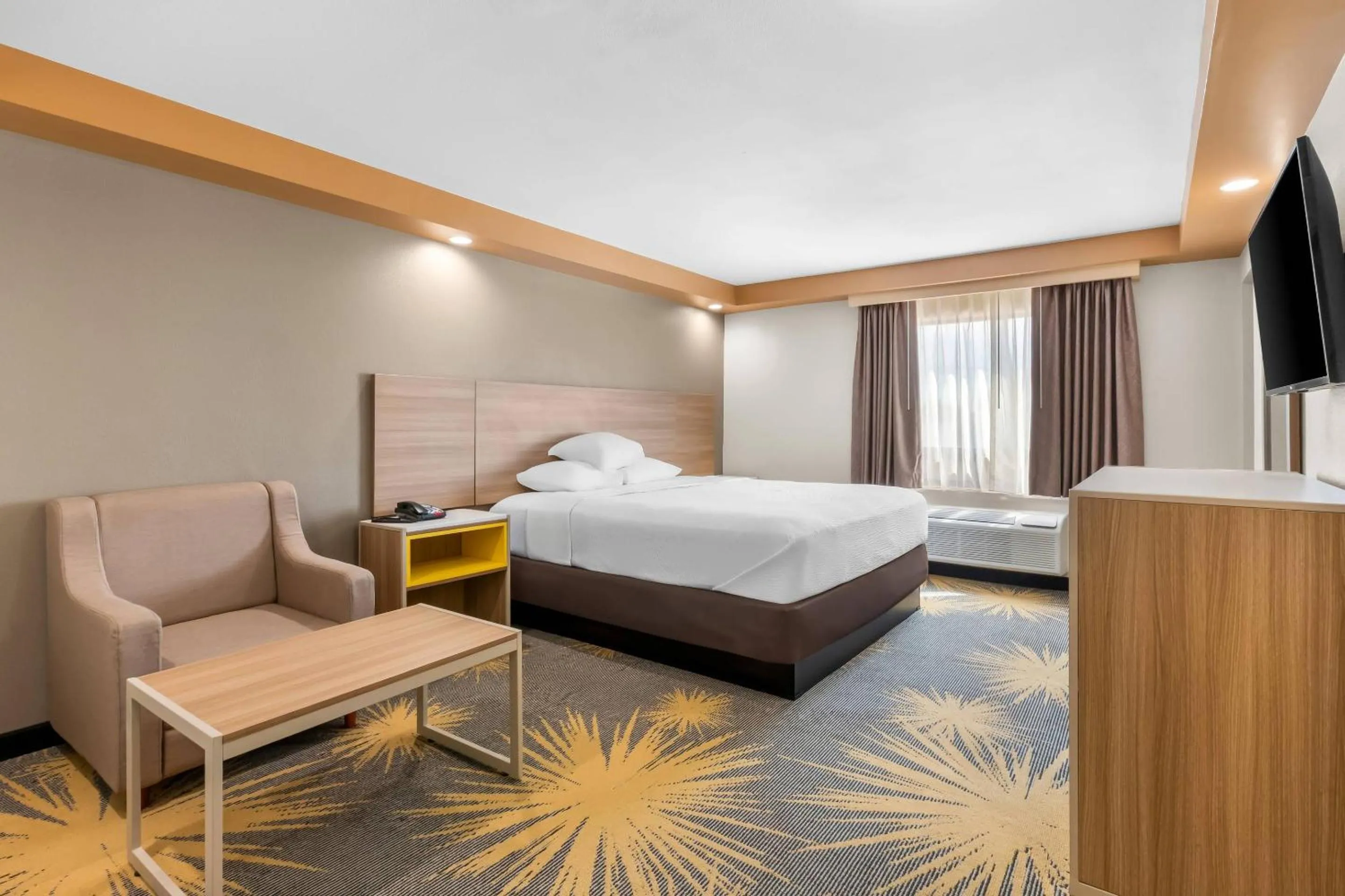 Bedroom, Bed in Econo Lodge Woodbridge