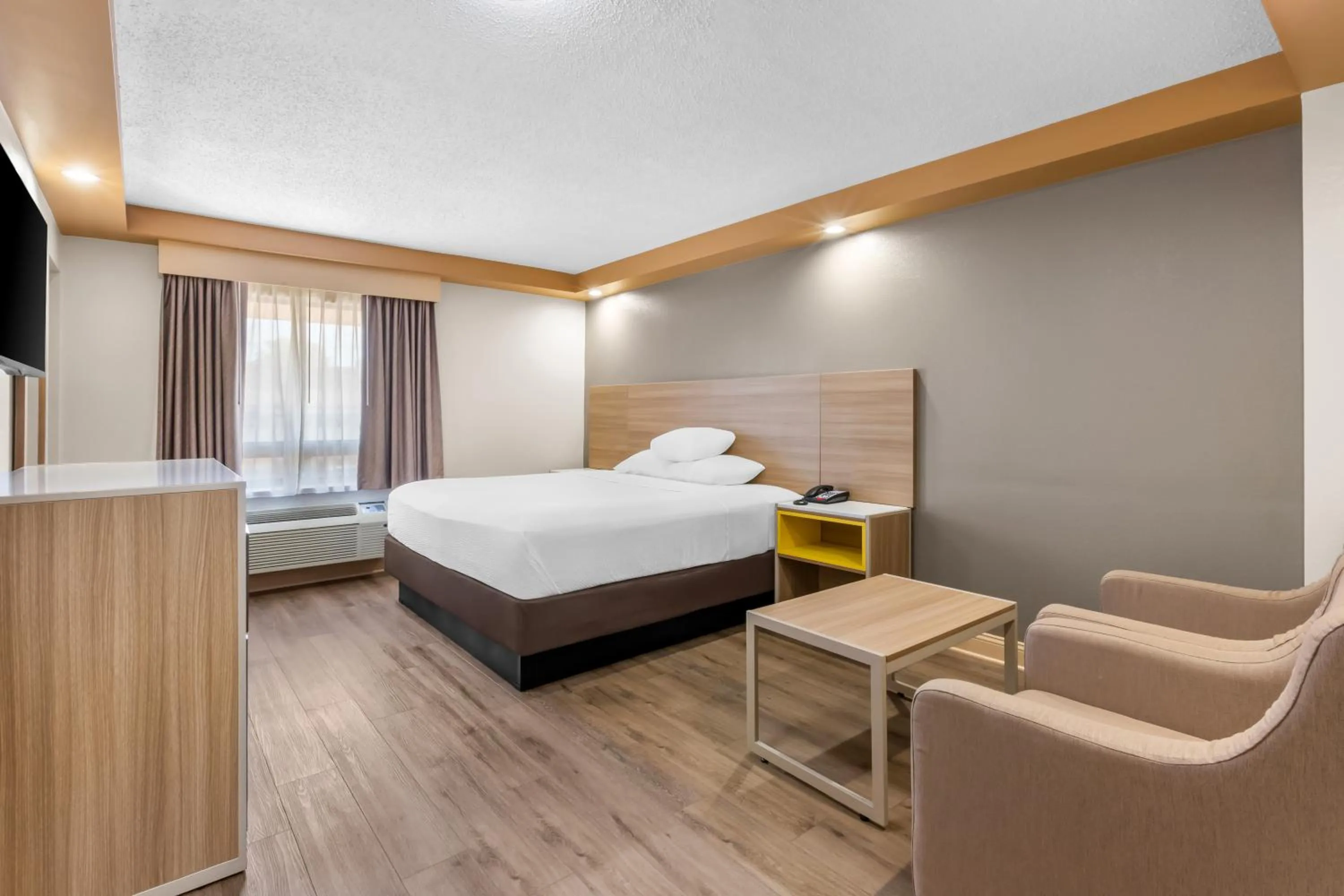 Bed in Econo Lodge Woodbridge