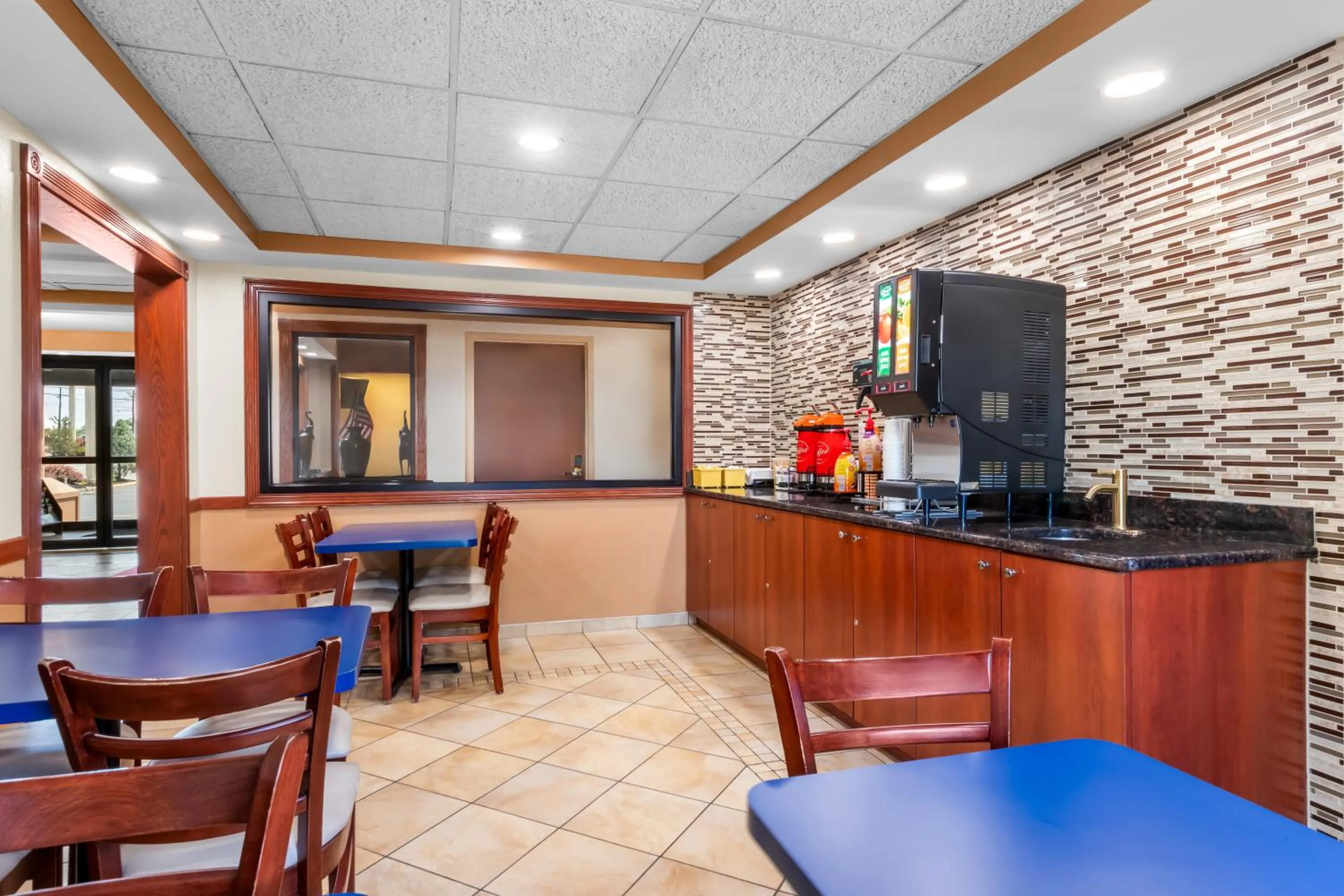 Coffee/tea facilities in Econo Lodge Woodbridge