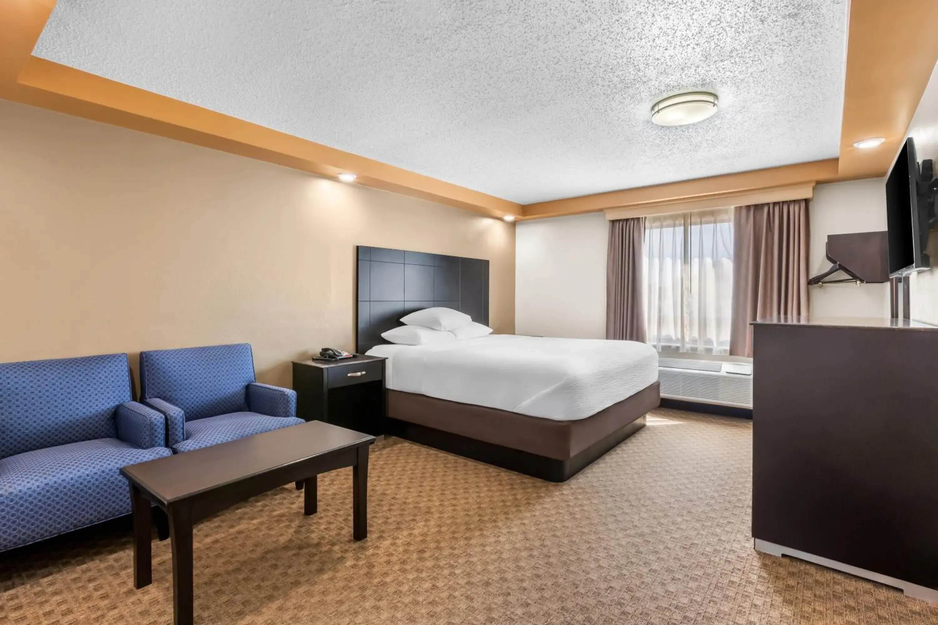 King Room - Accessible/Non-Smoking in Econo Lodge Woodbridge King Room - Accessible/Non-Smoking in Econo Lodge Woodbridge