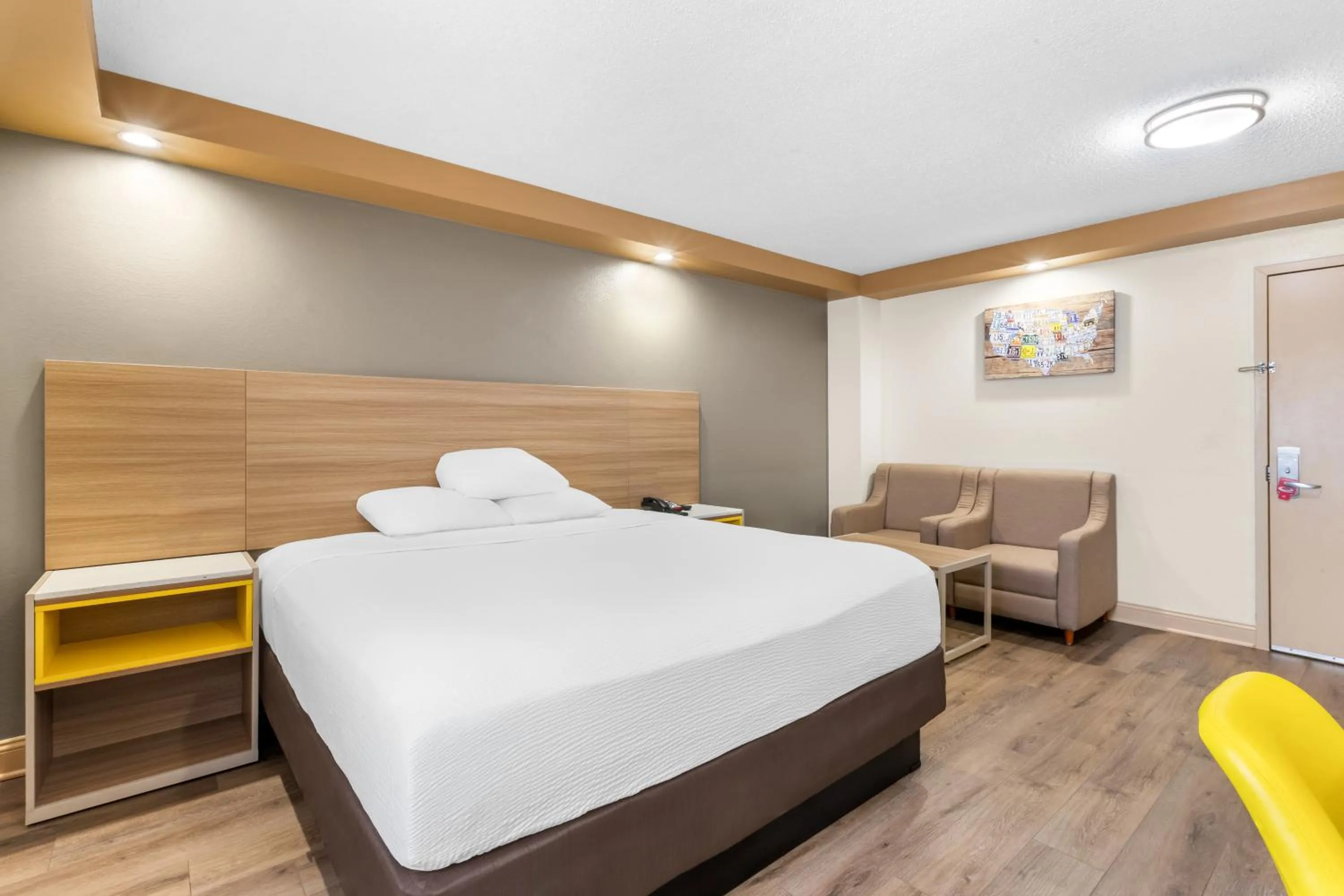 Bed in Econo Lodge Woodbridge