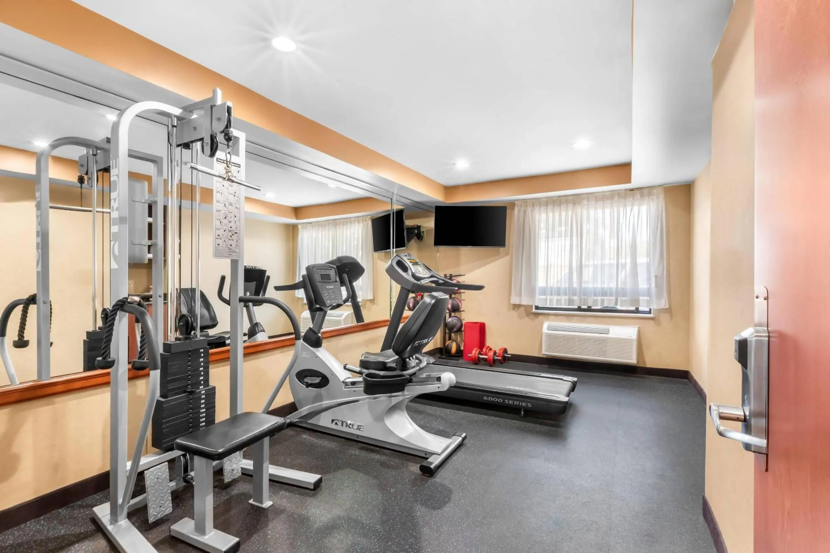 Fitness centre/facilities in Econo Lodge Woodbridge