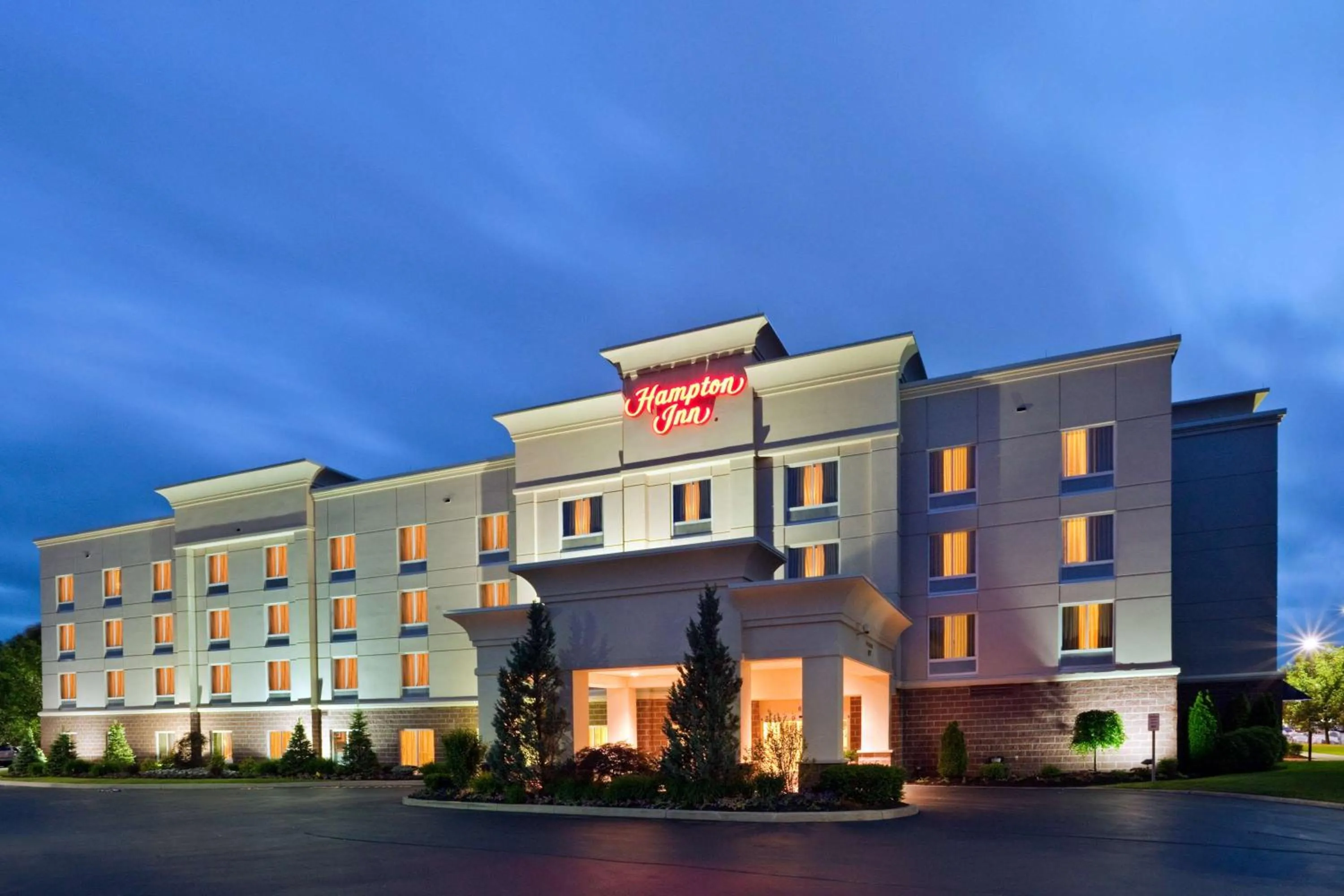 Property building in Hampton Inn Clifton Park