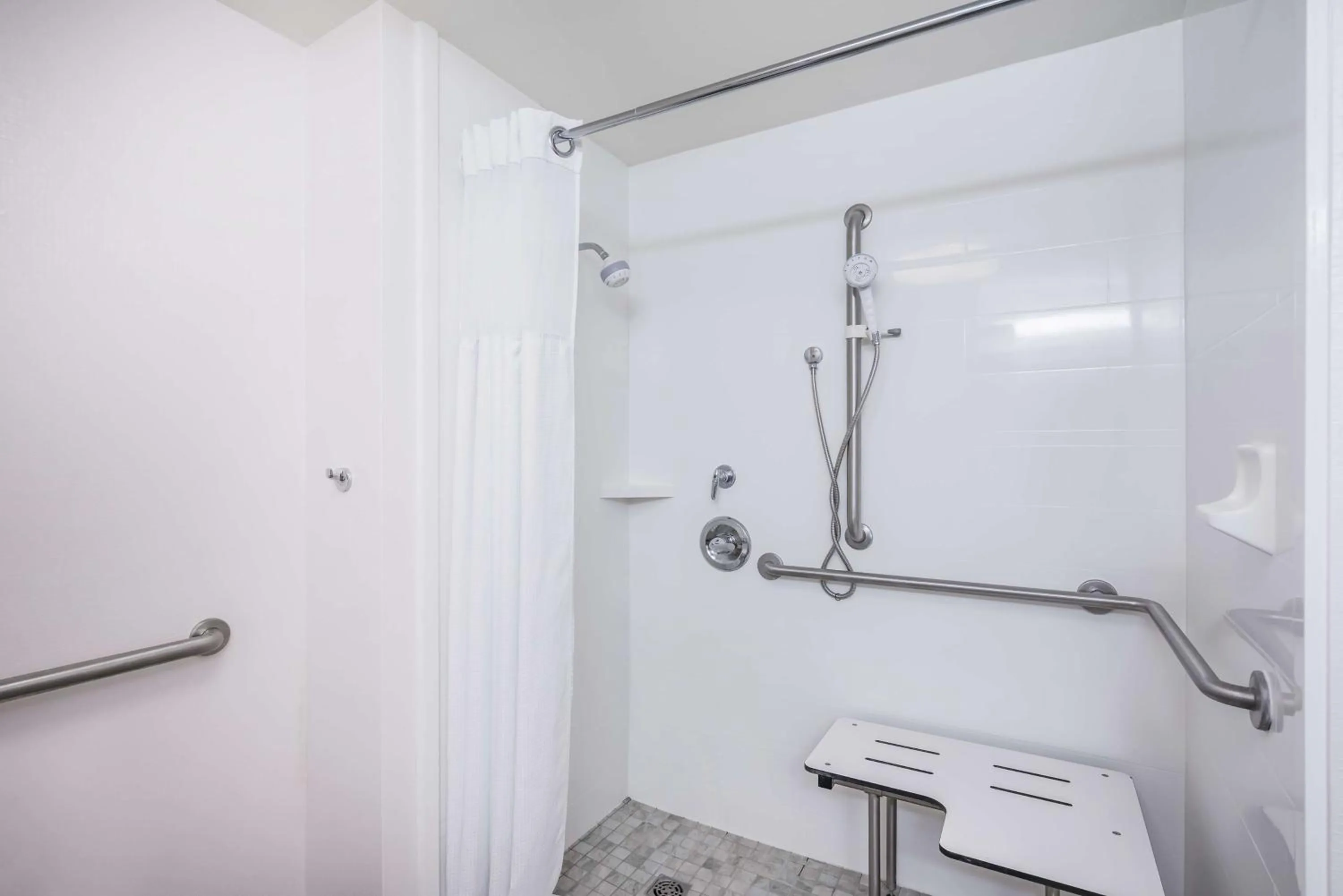 Bathroom in Hampton Inn Clifton Park