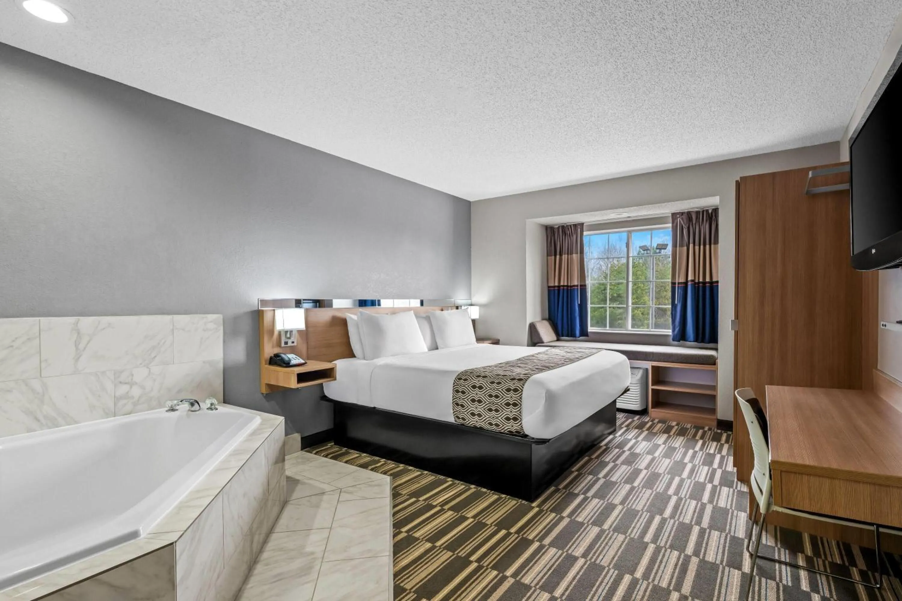 Bath, Bed in Microtel Inn & Suites by Wyndham Statesville