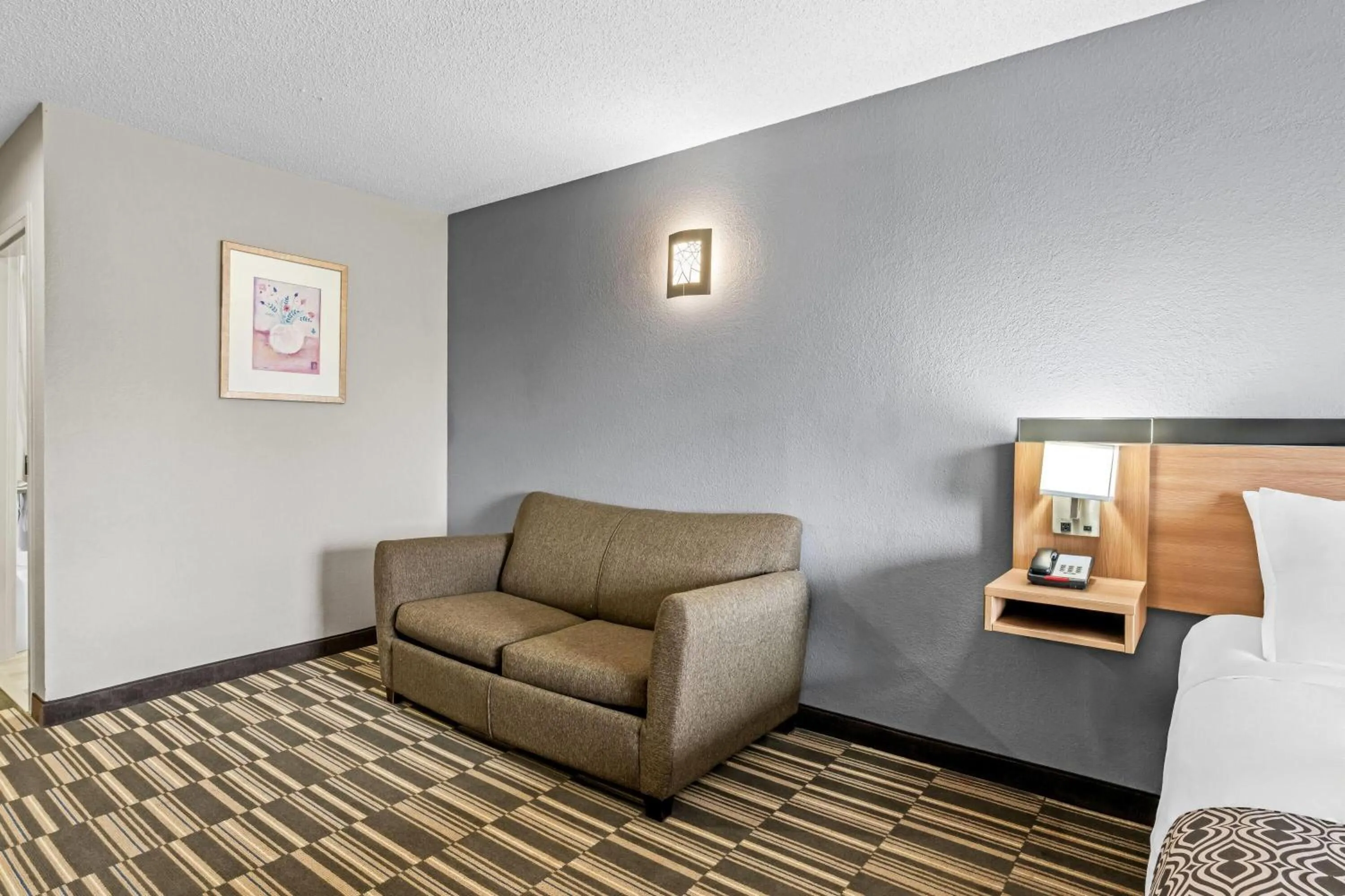 Bed in Microtel Inn & Suites by Wyndham Statesville