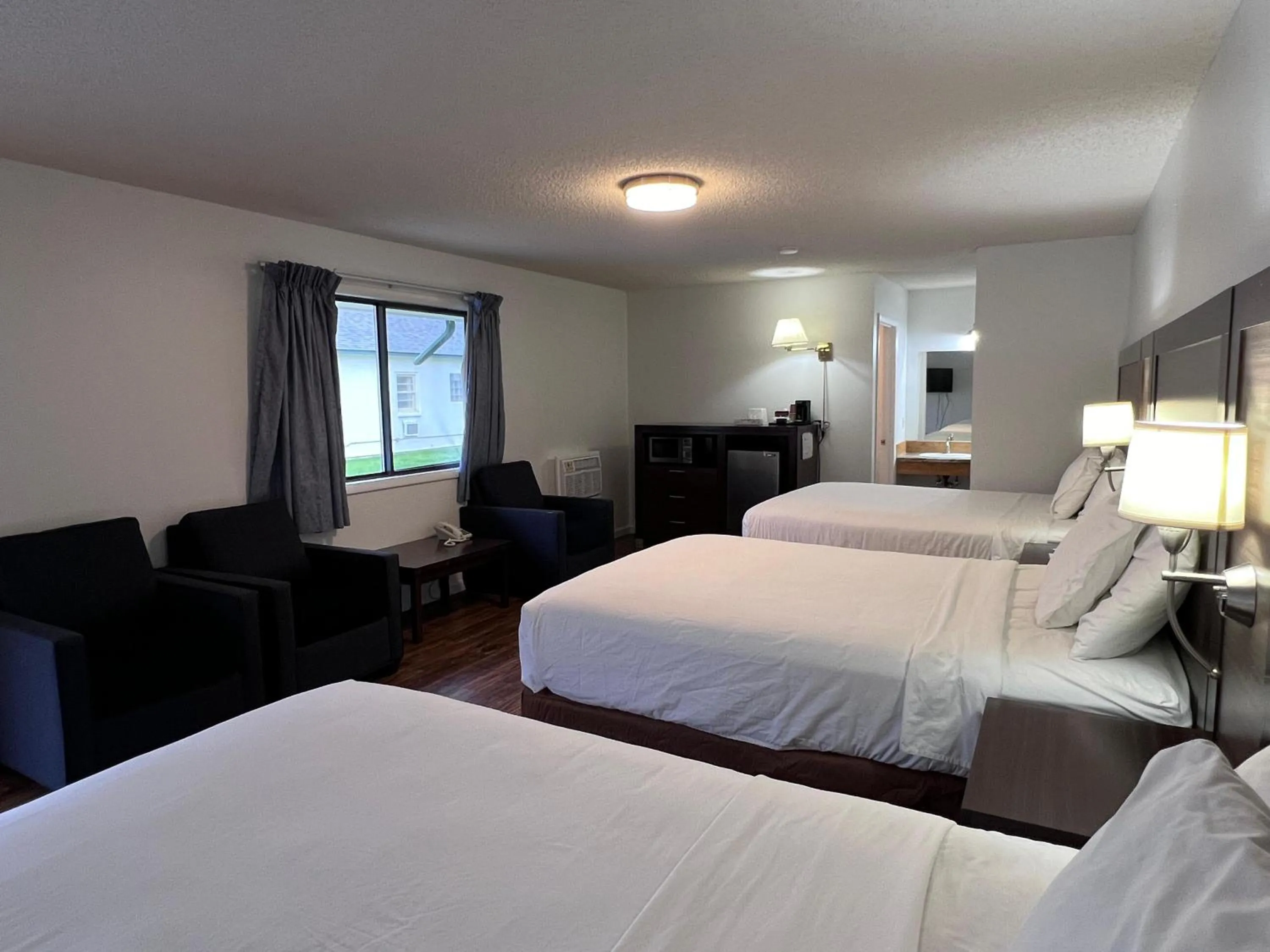 Bed in Sunrise Motor Inn