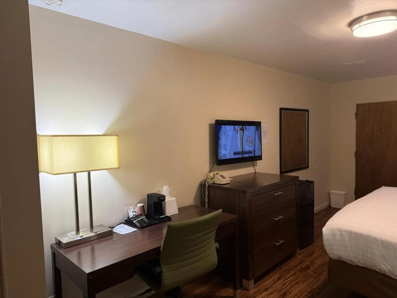 Bed in Sunrise Motor Inn