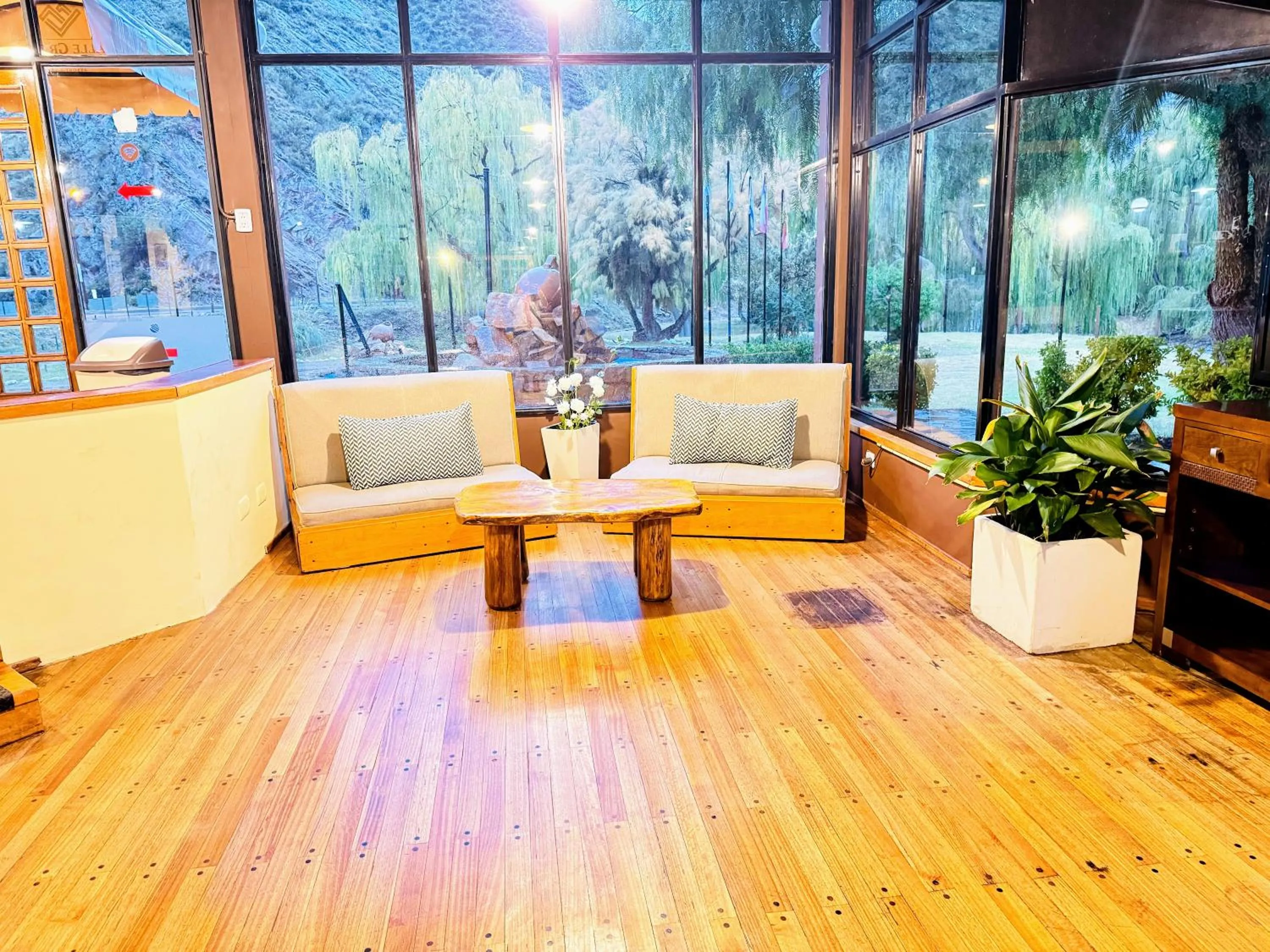 Communal lounge/ TV room in Hotel Valle Grande