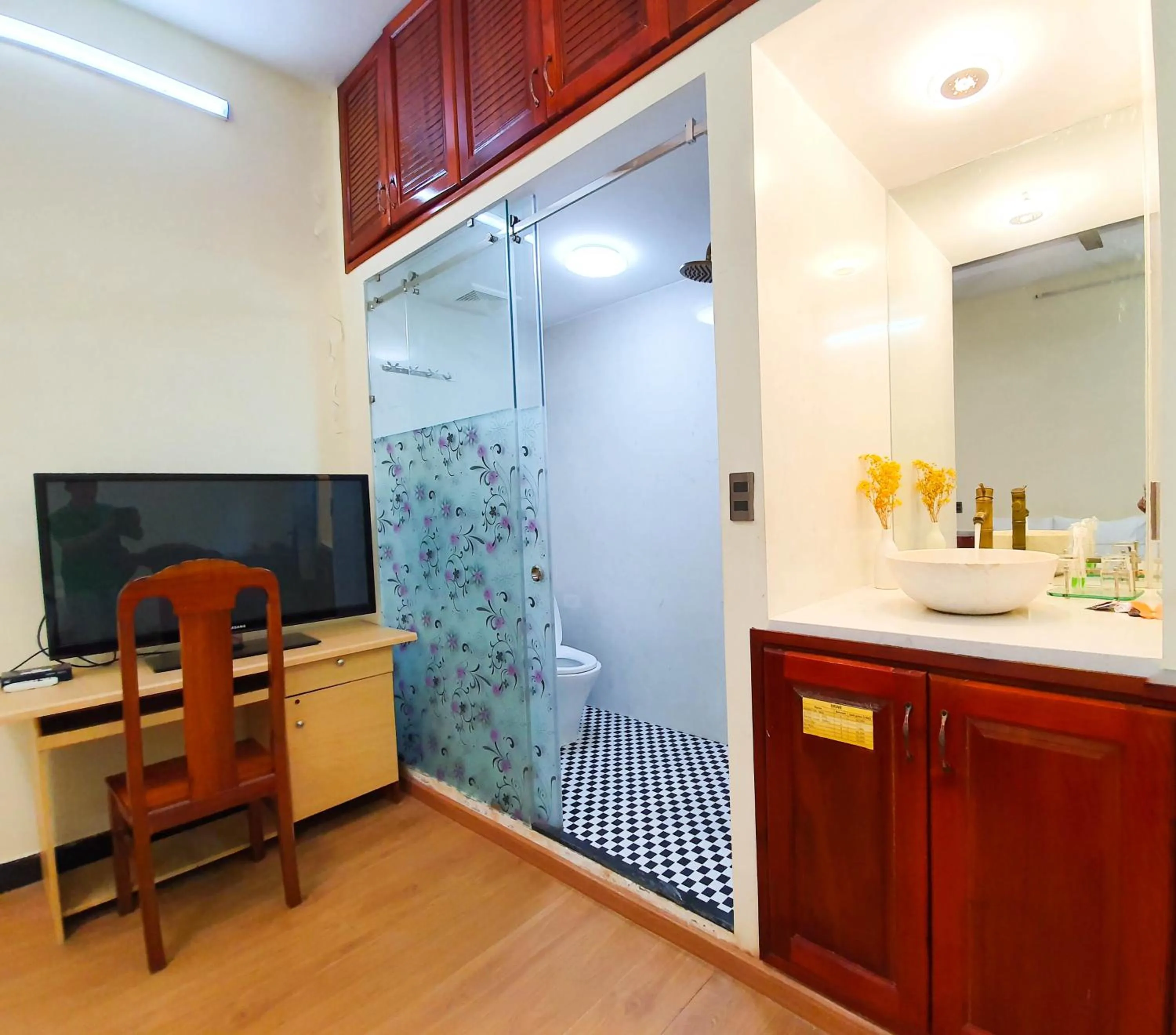 Communal lounge/ TV room in Anh Family Homestay