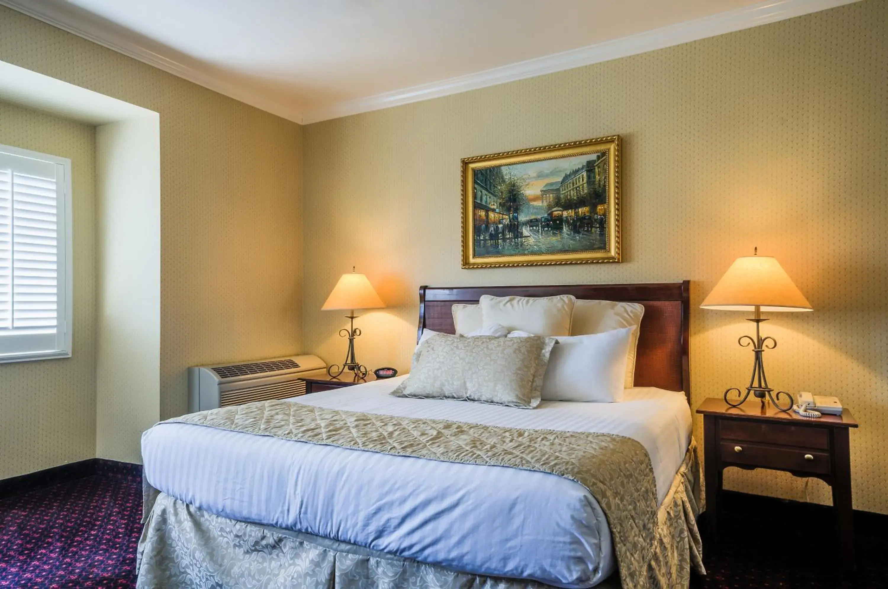 Luxury King Suite in Grass Valley Courtyard Suites Luxury King Suite in Grass Valley Courtyard Suites