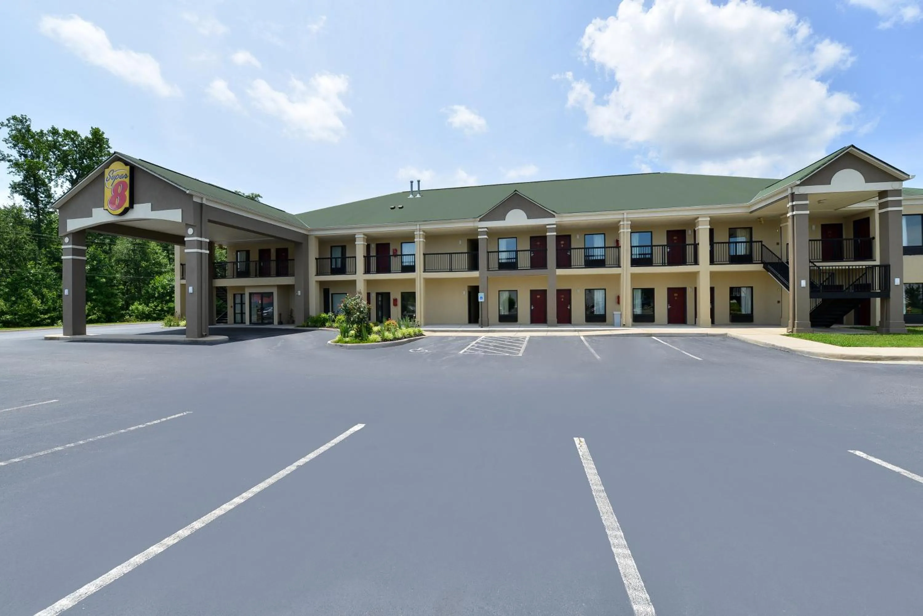 Property building in Super 8 by Wyndham Petersburg