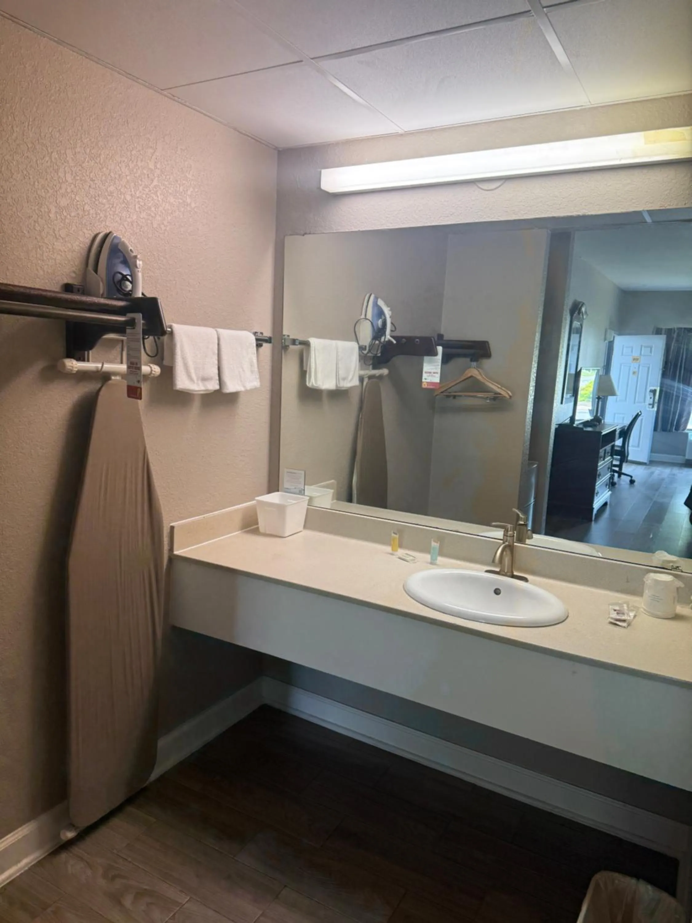 Super 8 by Wyndham Petersburg