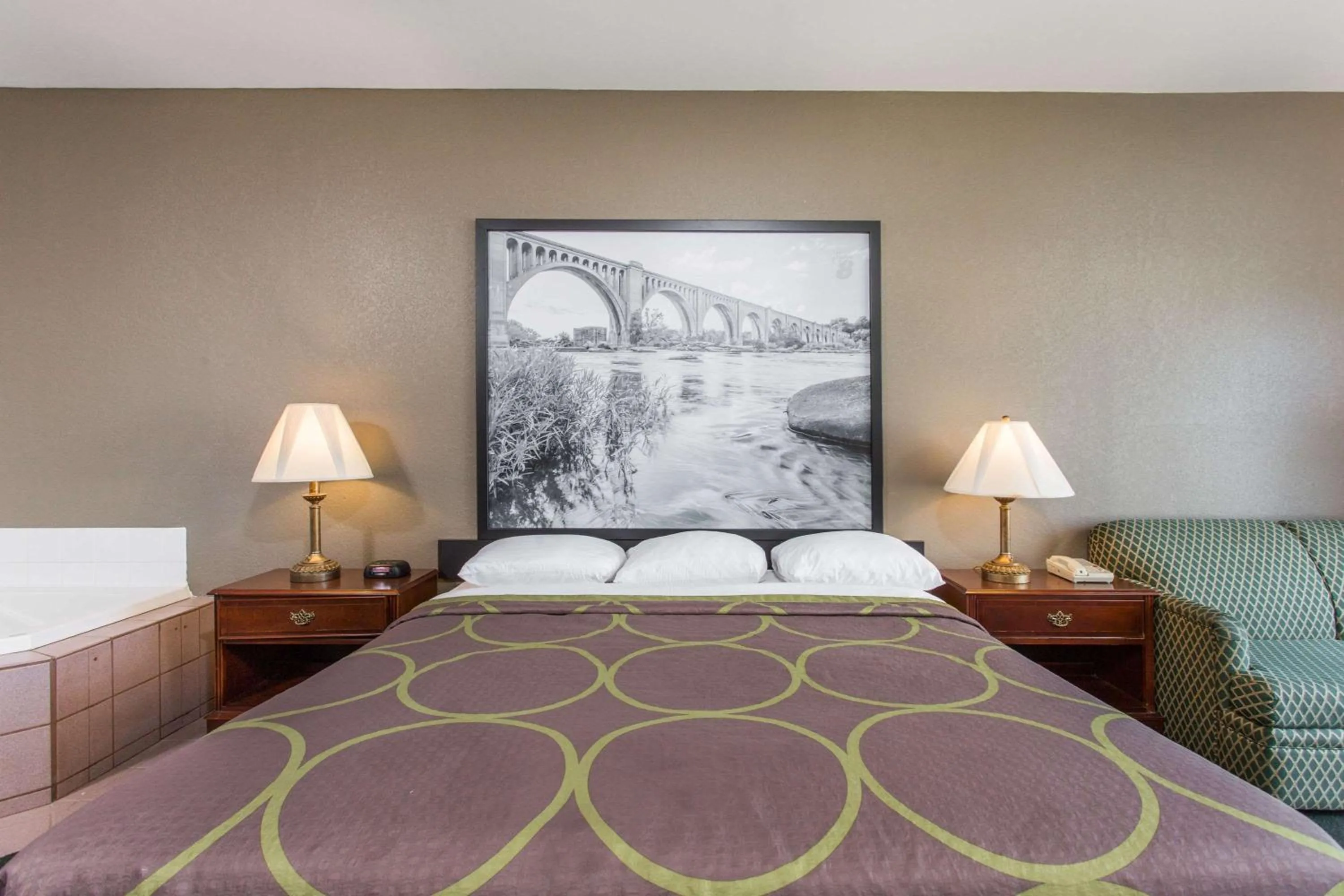 Photo of the whole room, Bed in Super 8 by Wyndham Petersburg