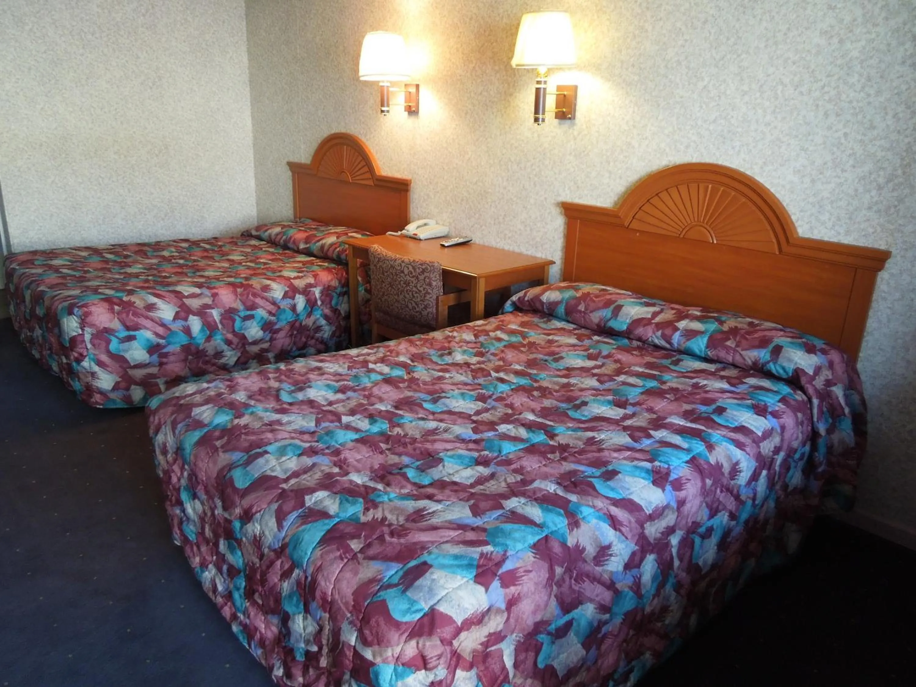 Bed in Red Carpet Inn Absecon