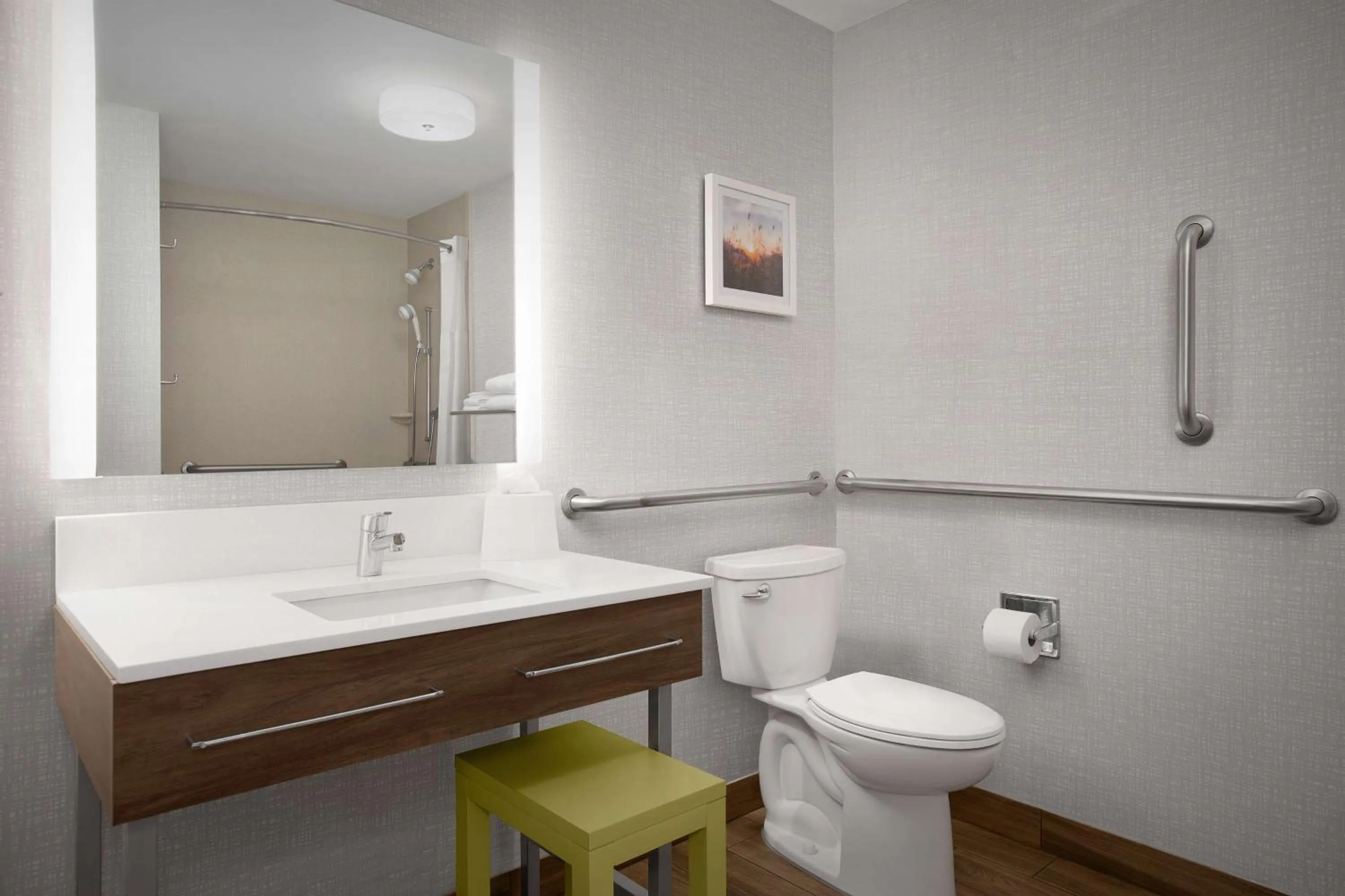 Bathroom in Hampton Inn Yorkville