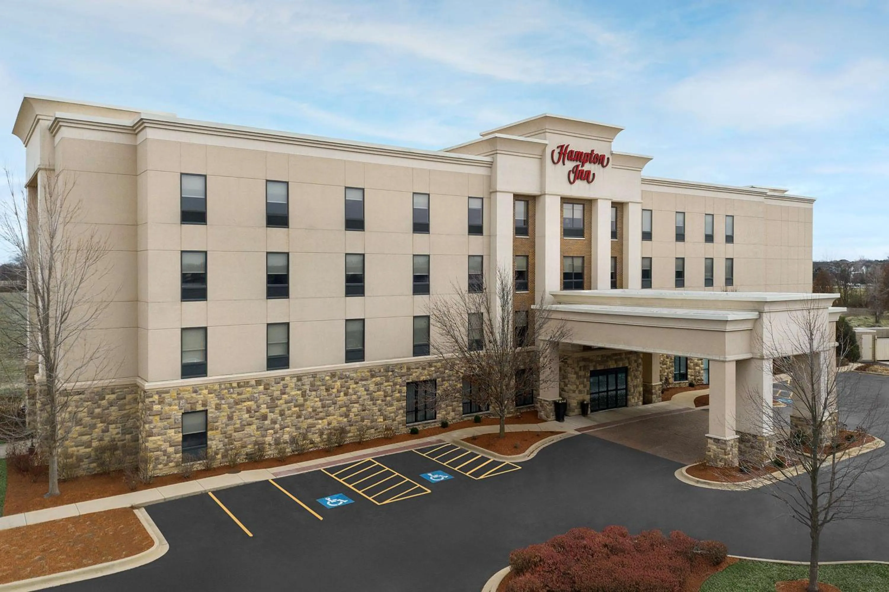 Property building in Hampton Inn Yorkville