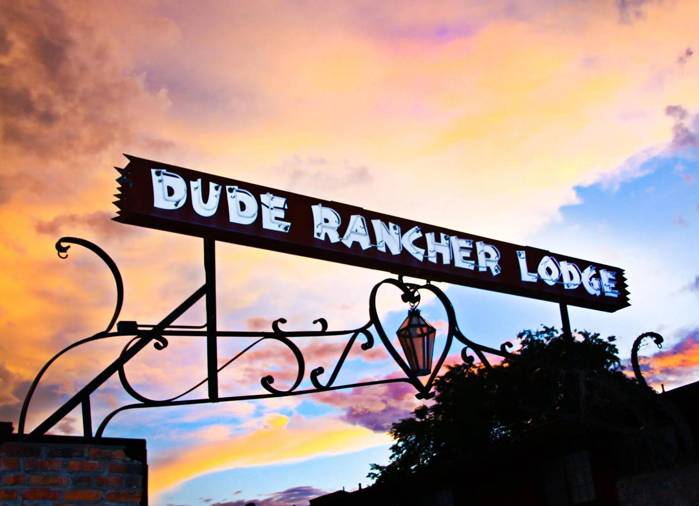 Facade/entrance in Dude Rancher Lodge