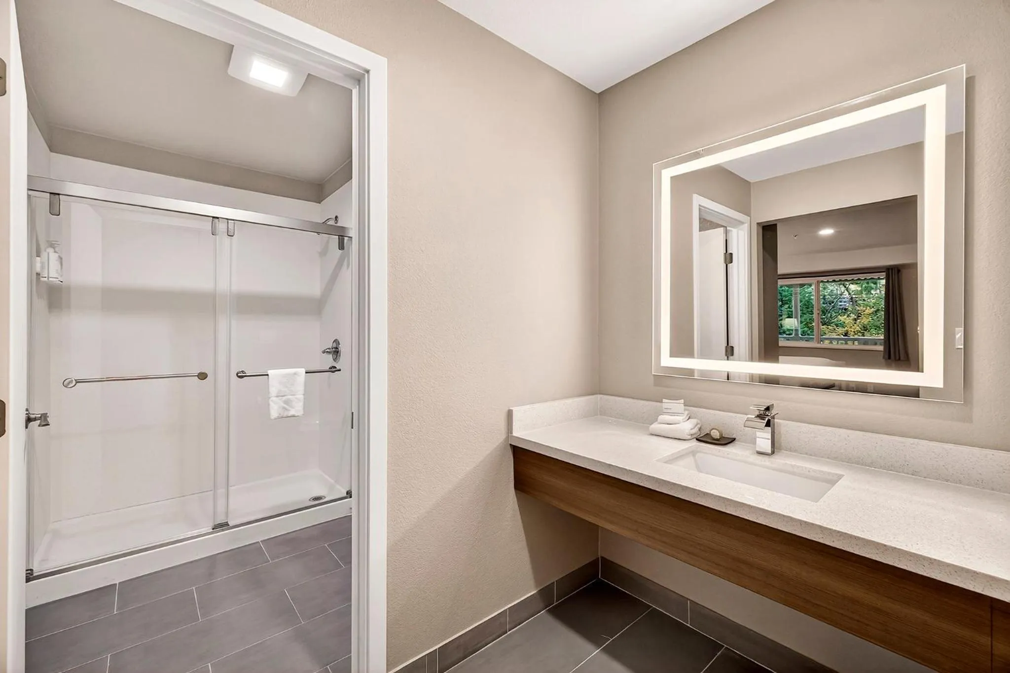 Bathroom in Northern Queen Inn