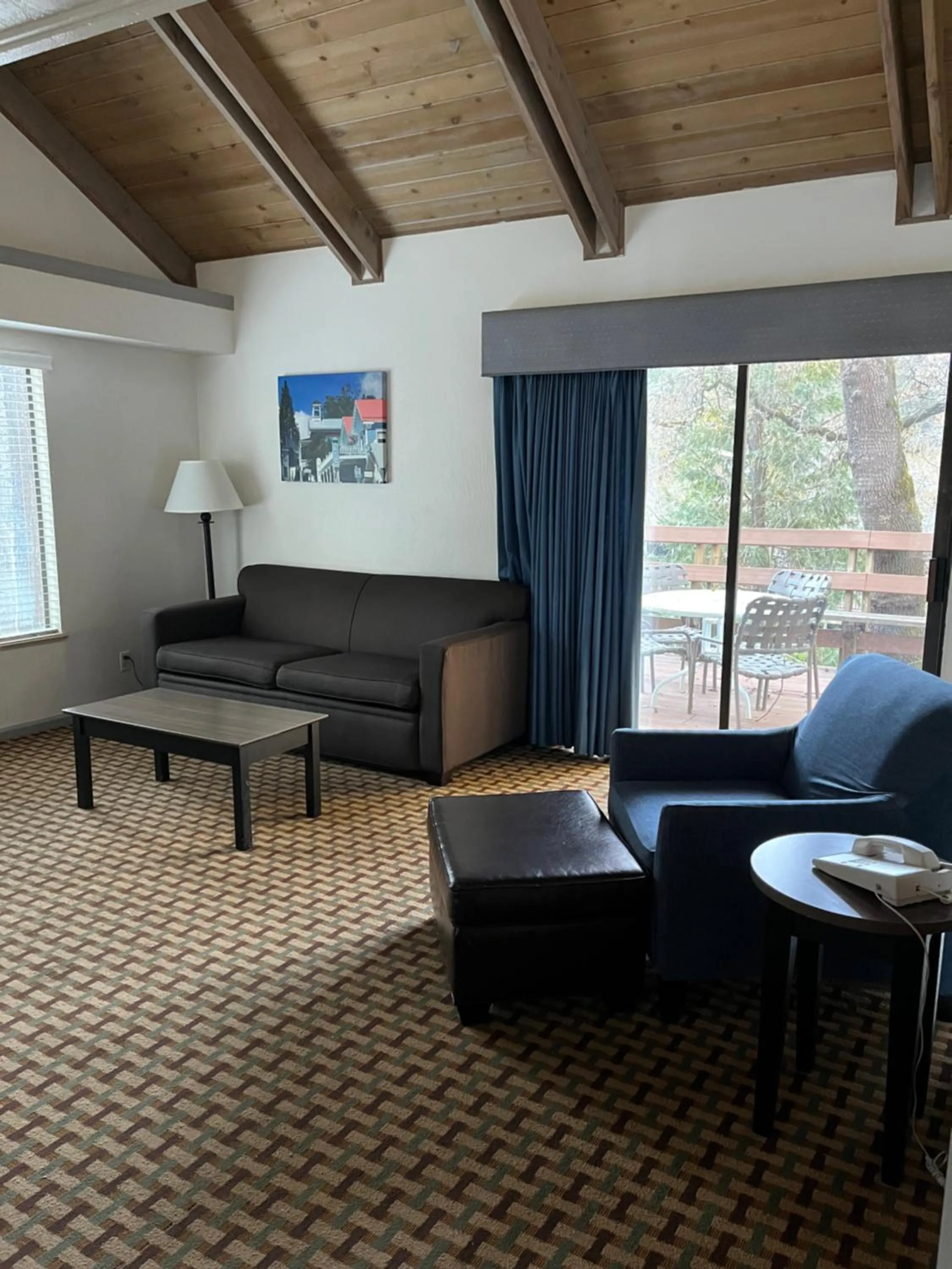 Living room in Northern Queen Inn