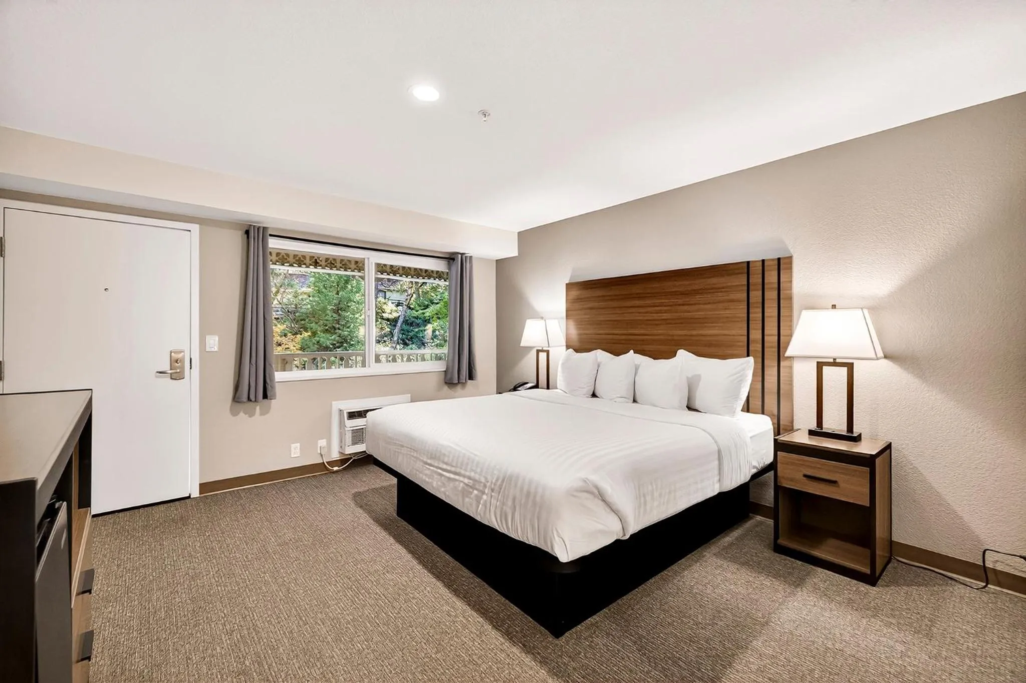 Photo of the whole room, Bed in Northern Queen Inn