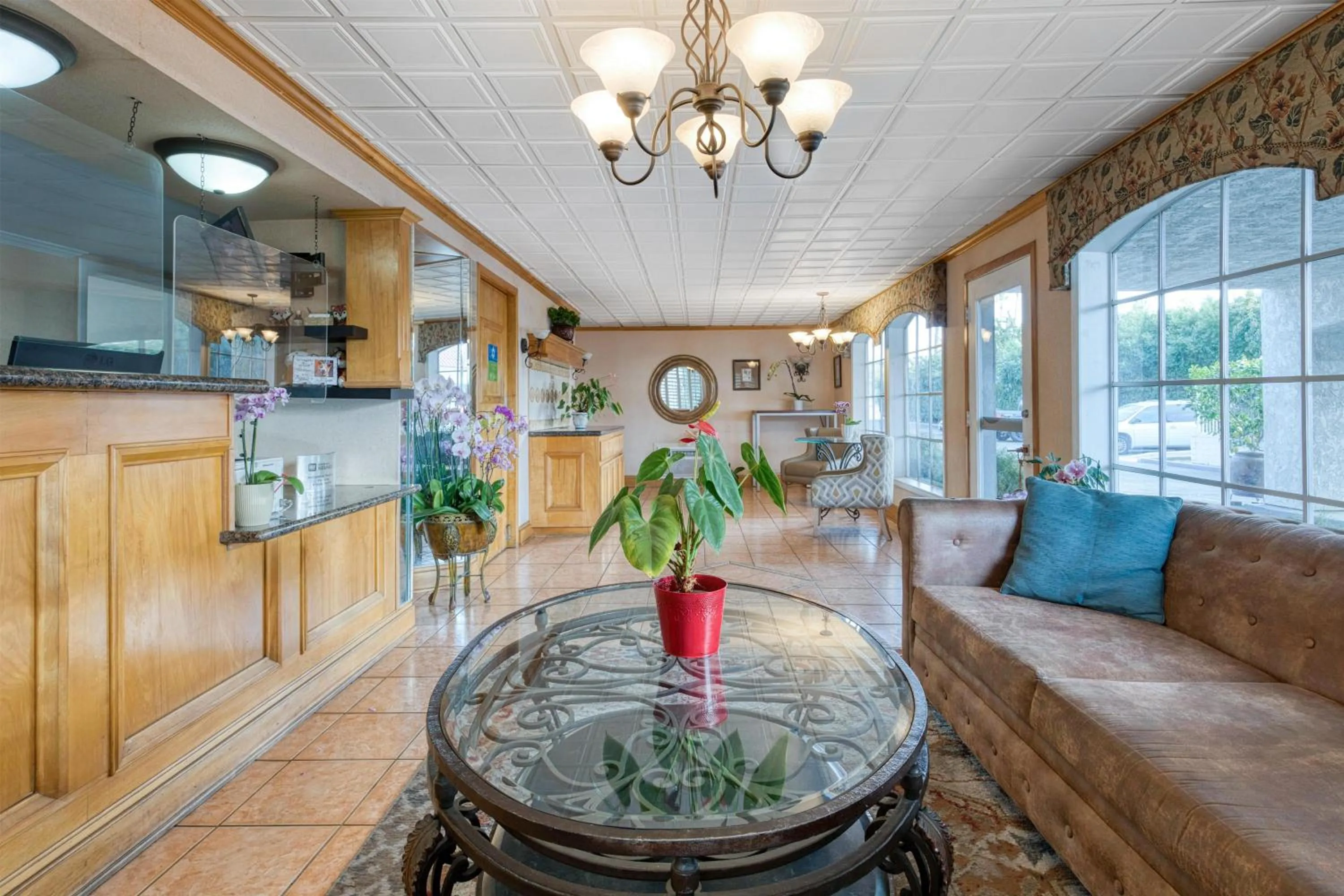 Lobby or reception in SureStay Hotel by Best Western Camarillo