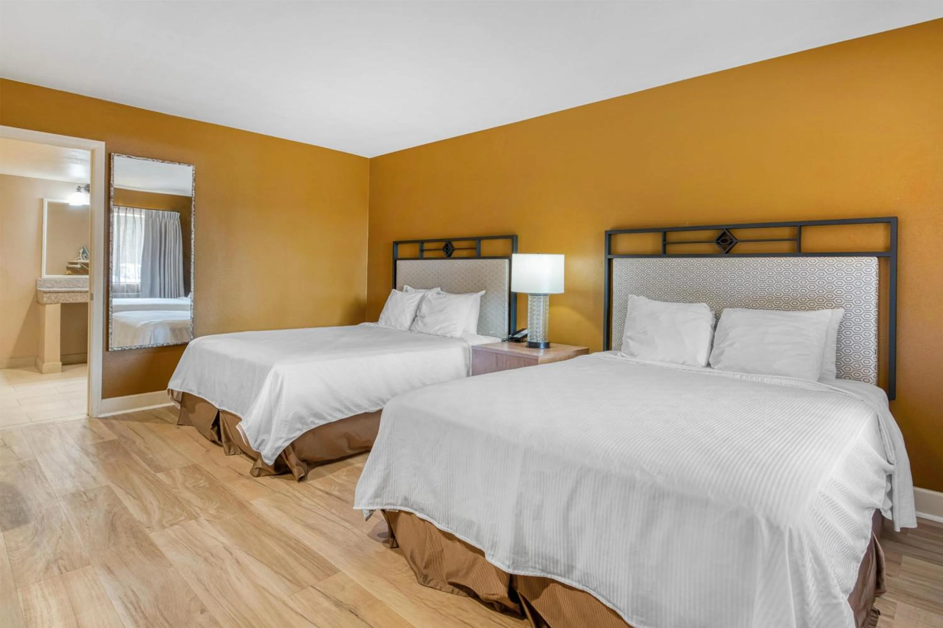 Bedroom, Bed in SureStay Hotel by Best Western Camarillo