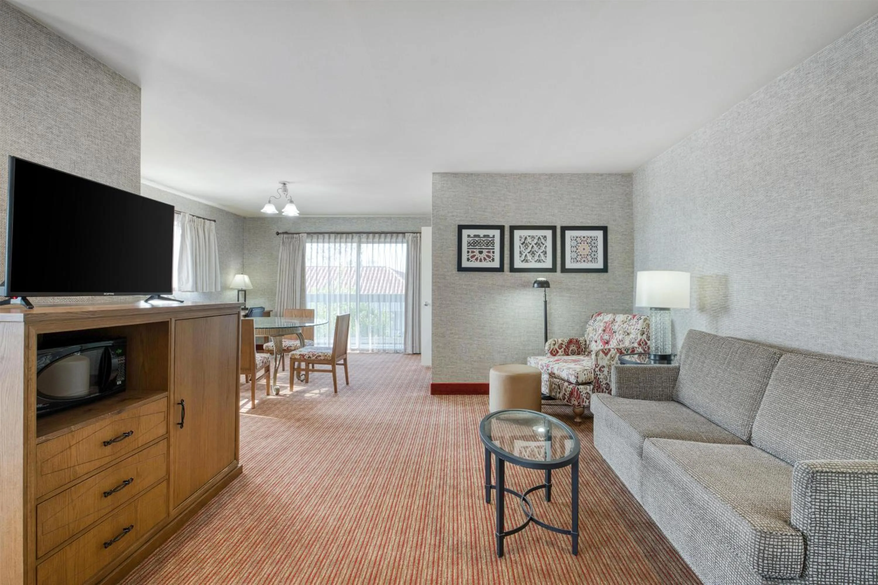 Bedroom in SureStay Hotel by Best Western Camarillo