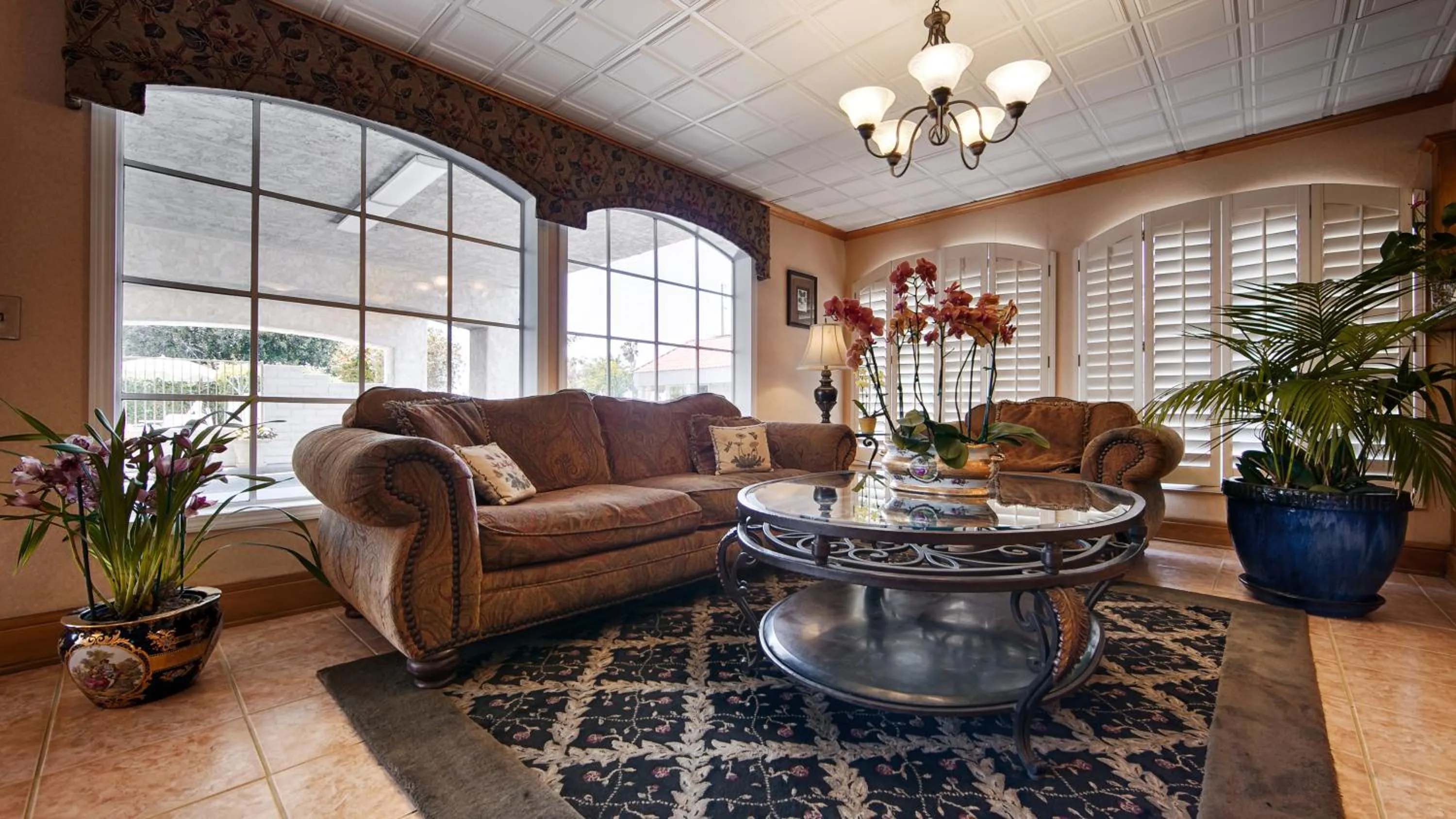 Lobby or reception in SureStay Hotel by Best Western Camarillo