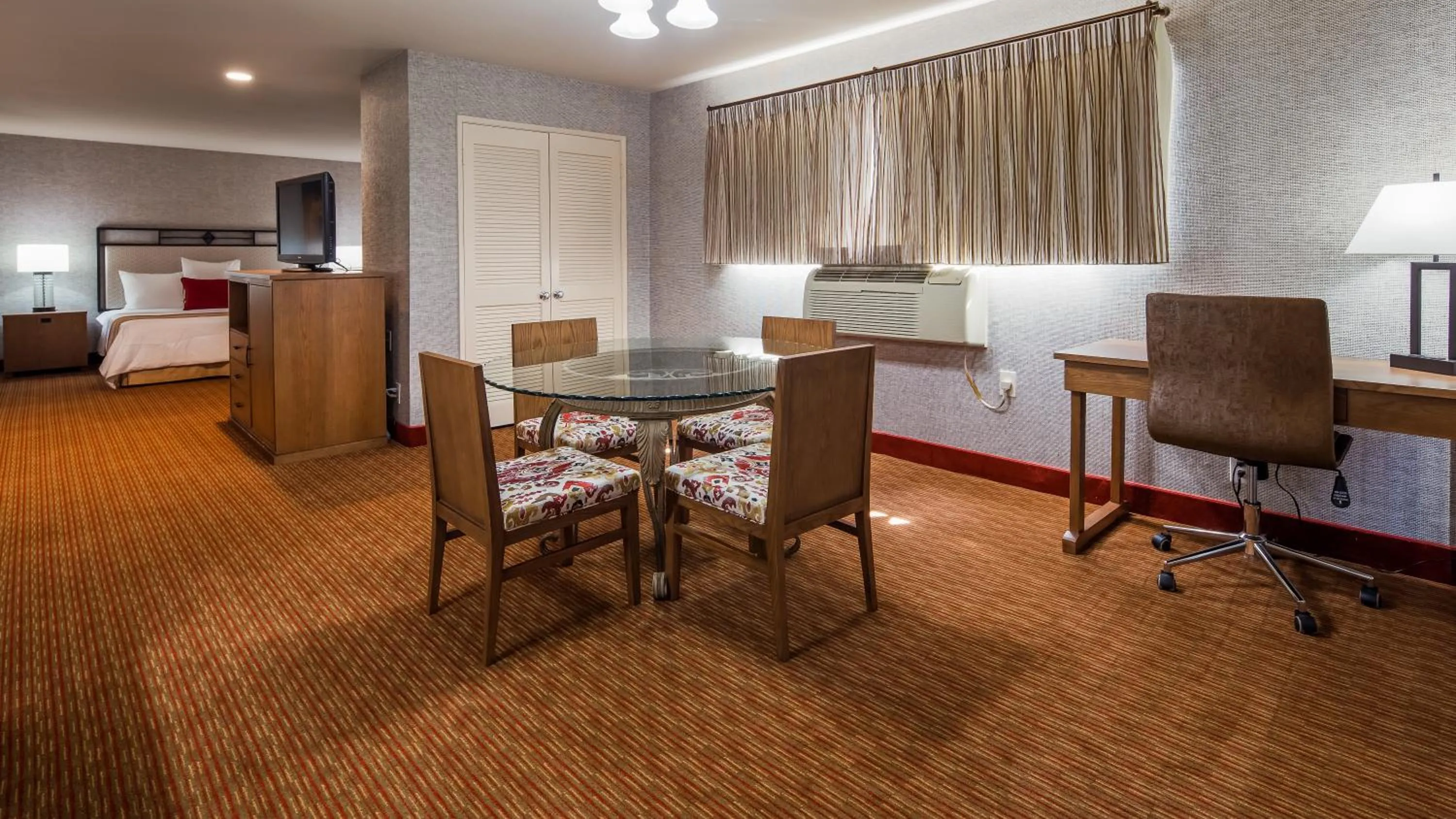Bedroom in SureStay Hotel by Best Western Camarillo