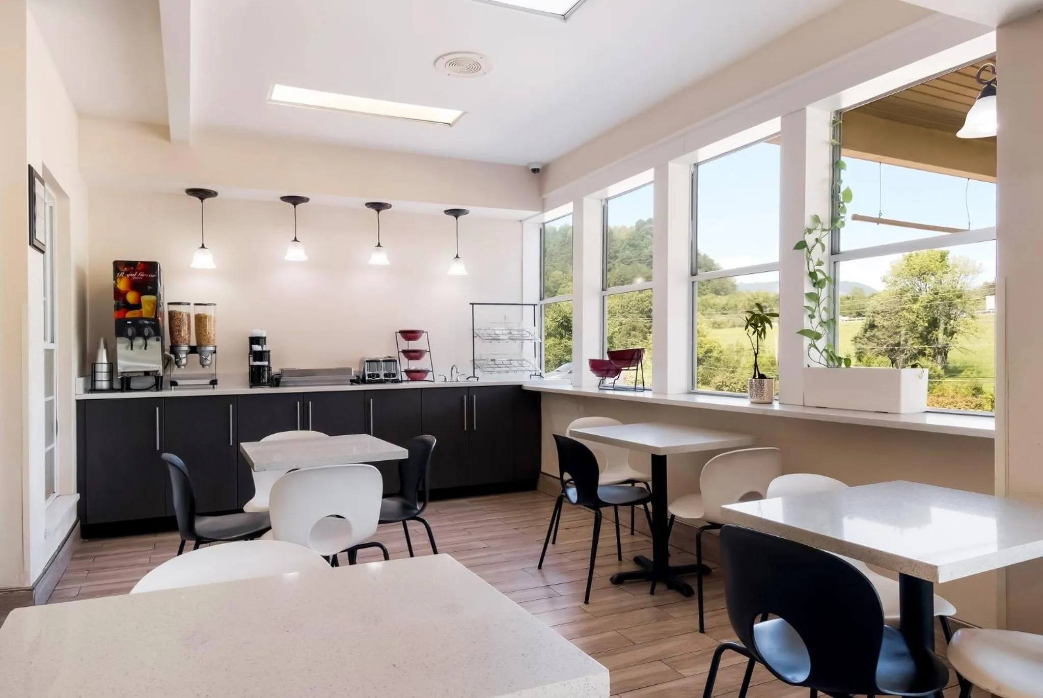 Breakfast in Red Roof Inn Chattanooga - Lookout Mountain