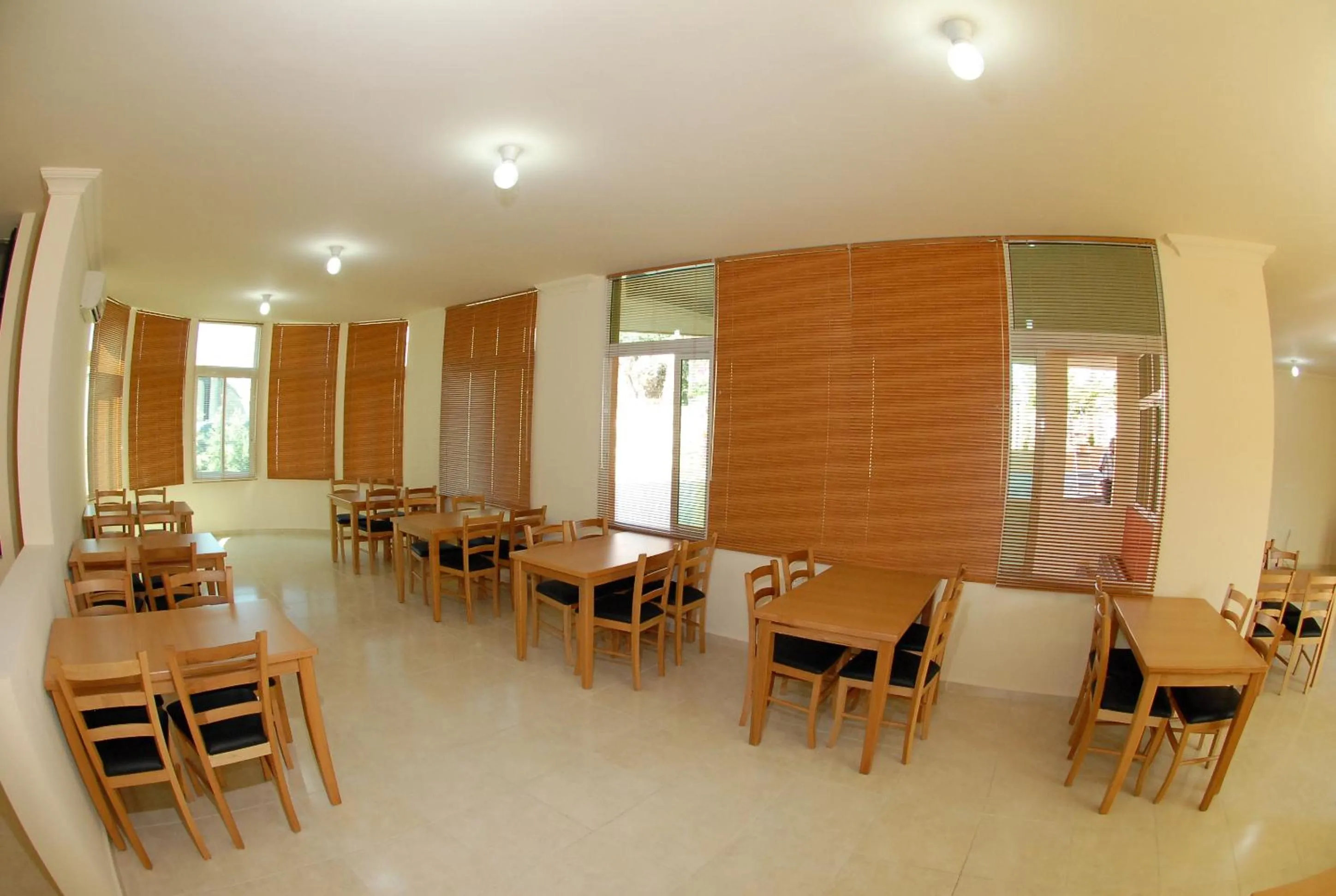 Restaurant/places to eat in Byblos Comfort Hotel