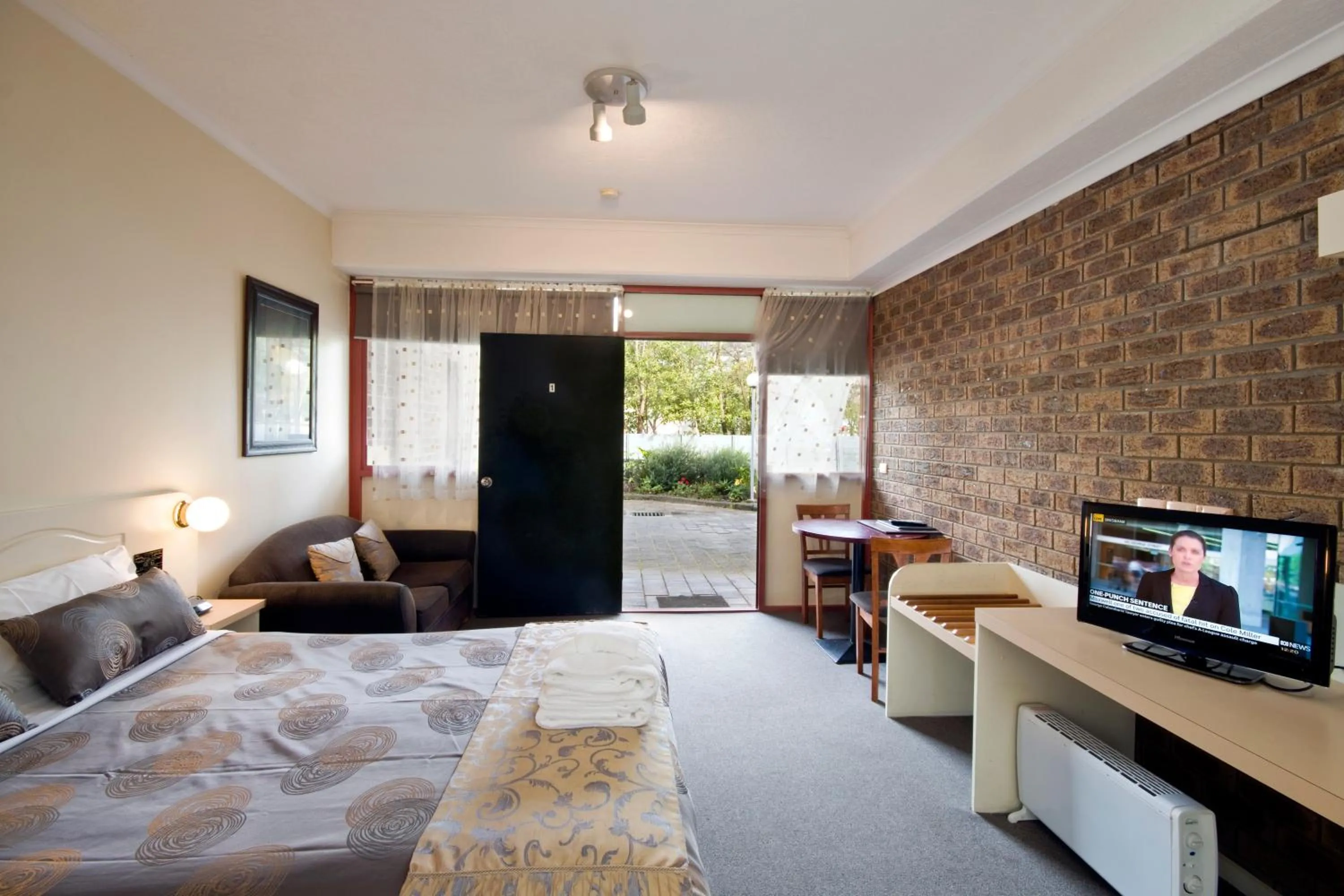 Bed in Lorne Coachman Inn