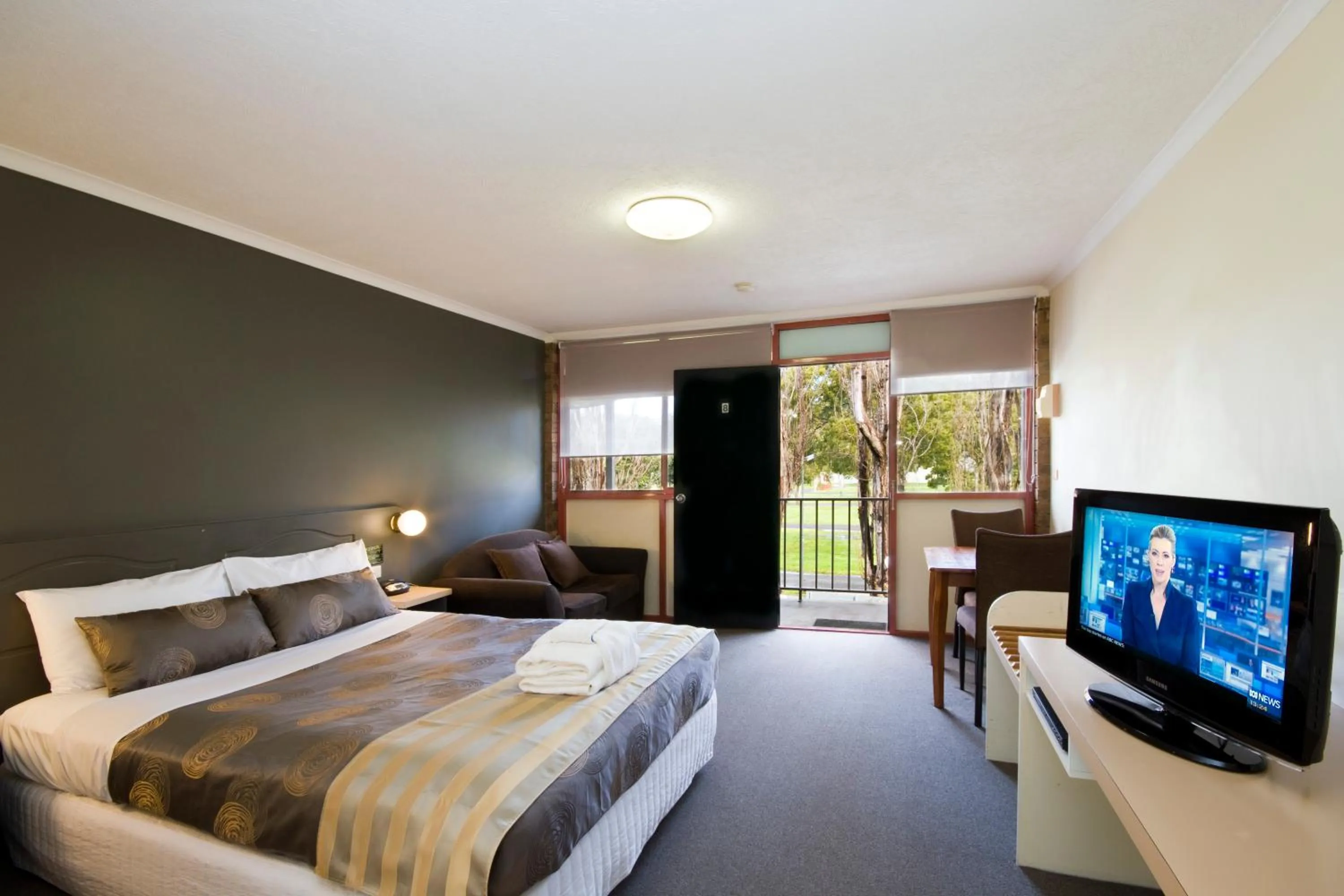 Bed in Lorne Coachman Inn