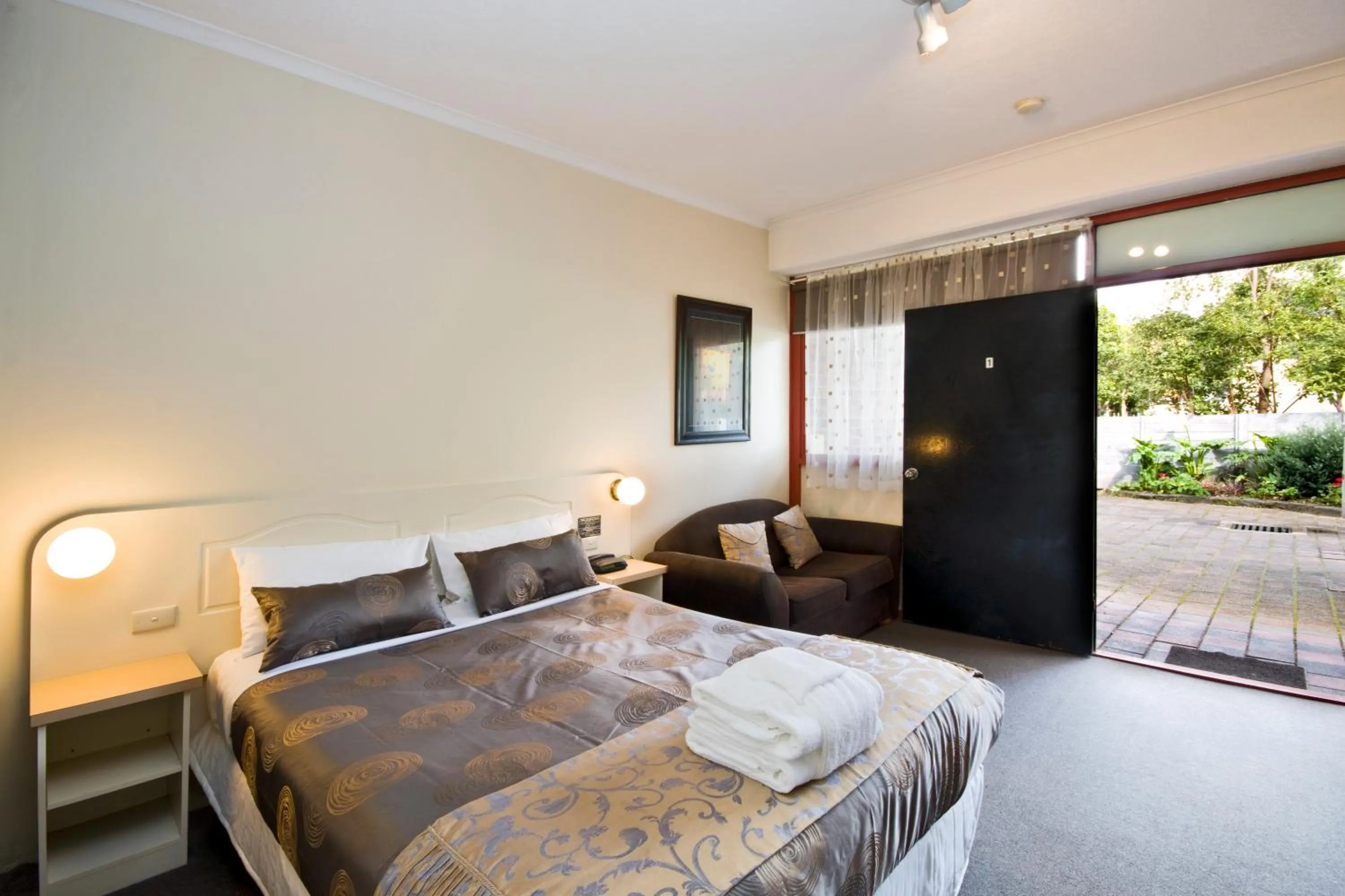 Bed in Lorne Coachman Inn