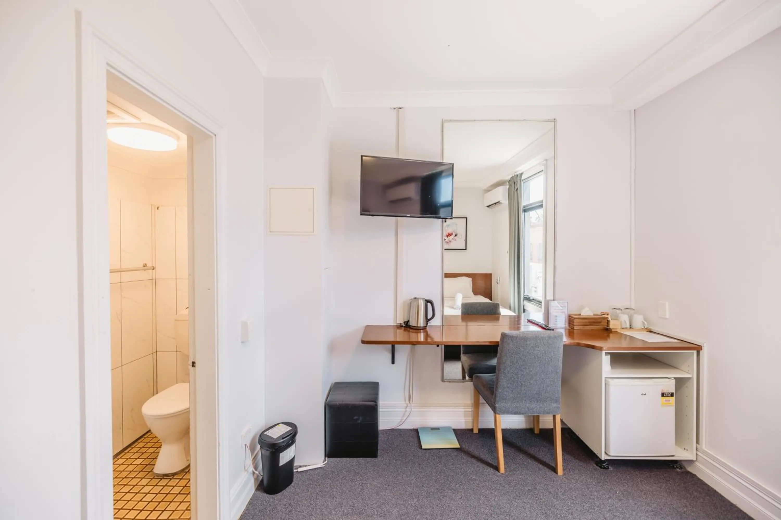 oven in Newtown Cozy Stays