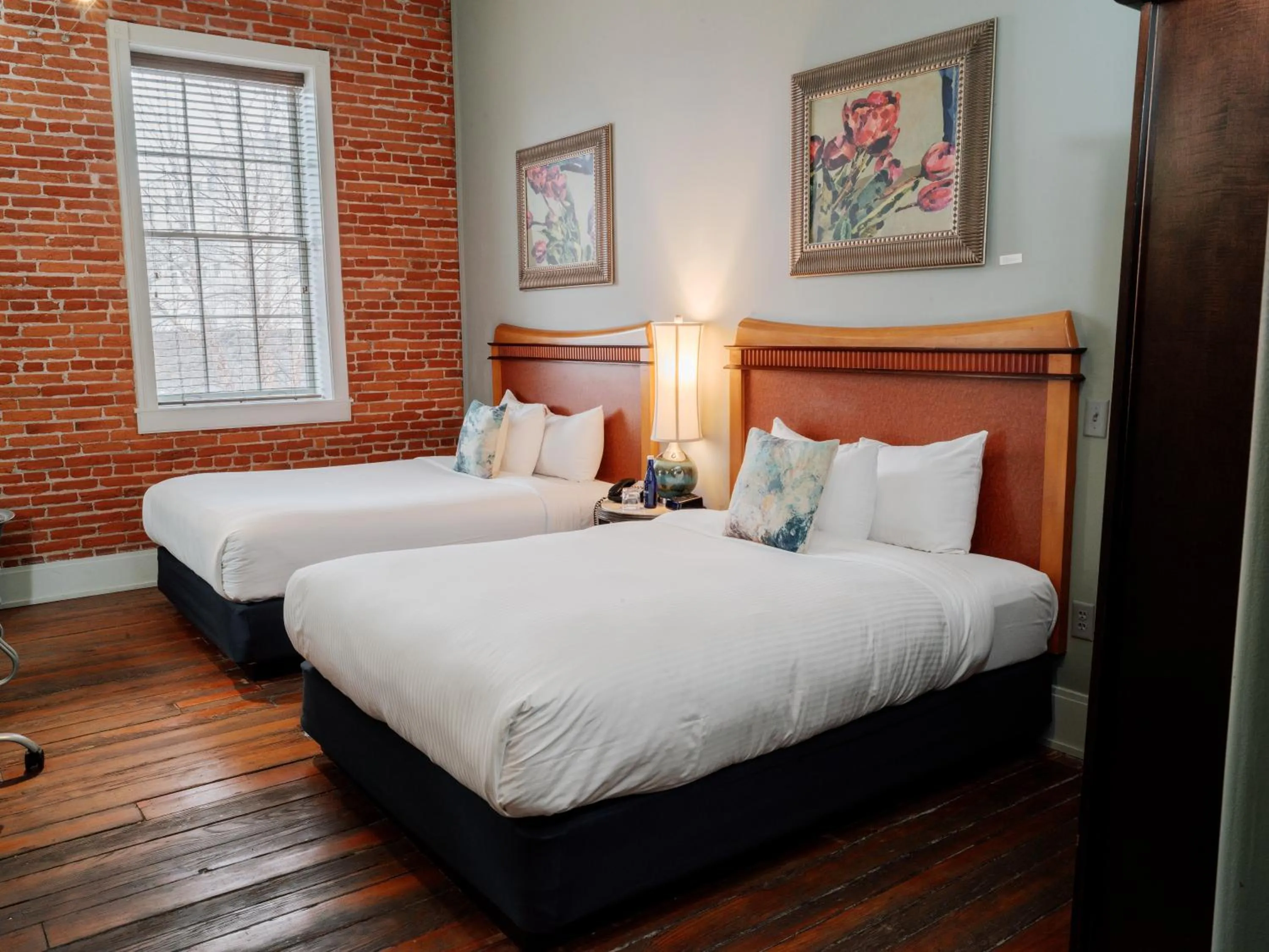 Bedroom, Bed in Lancaster Arts Hotel